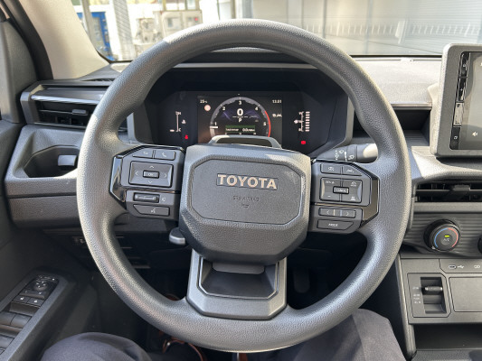 TOYOTA Hilux 2.8d MH Act. DC4x4-image-8