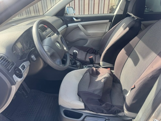 SKODA Octavia 1.9 TDI Swiss Adventure 4x4-image-3