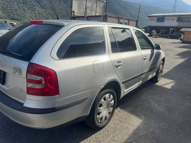SKODA Octavia 1.9 TDI Swiss Adventure 4x4-image-10