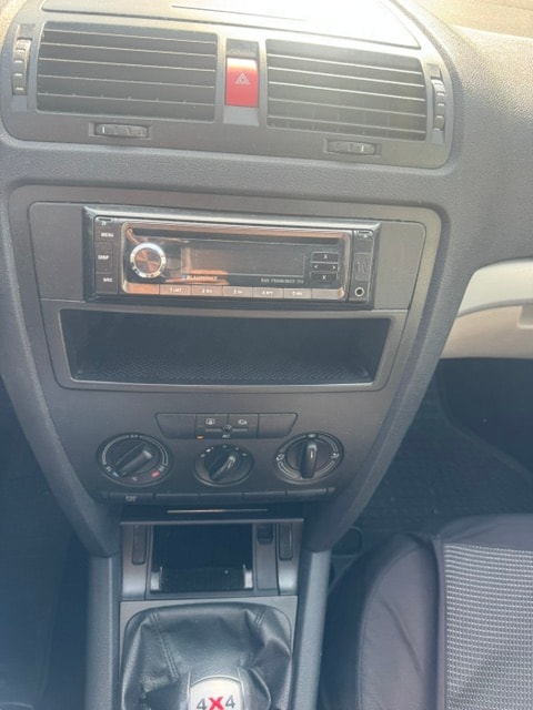 SKODA Octavia 1.9 TDI Swiss Adventure 4x4-image-5