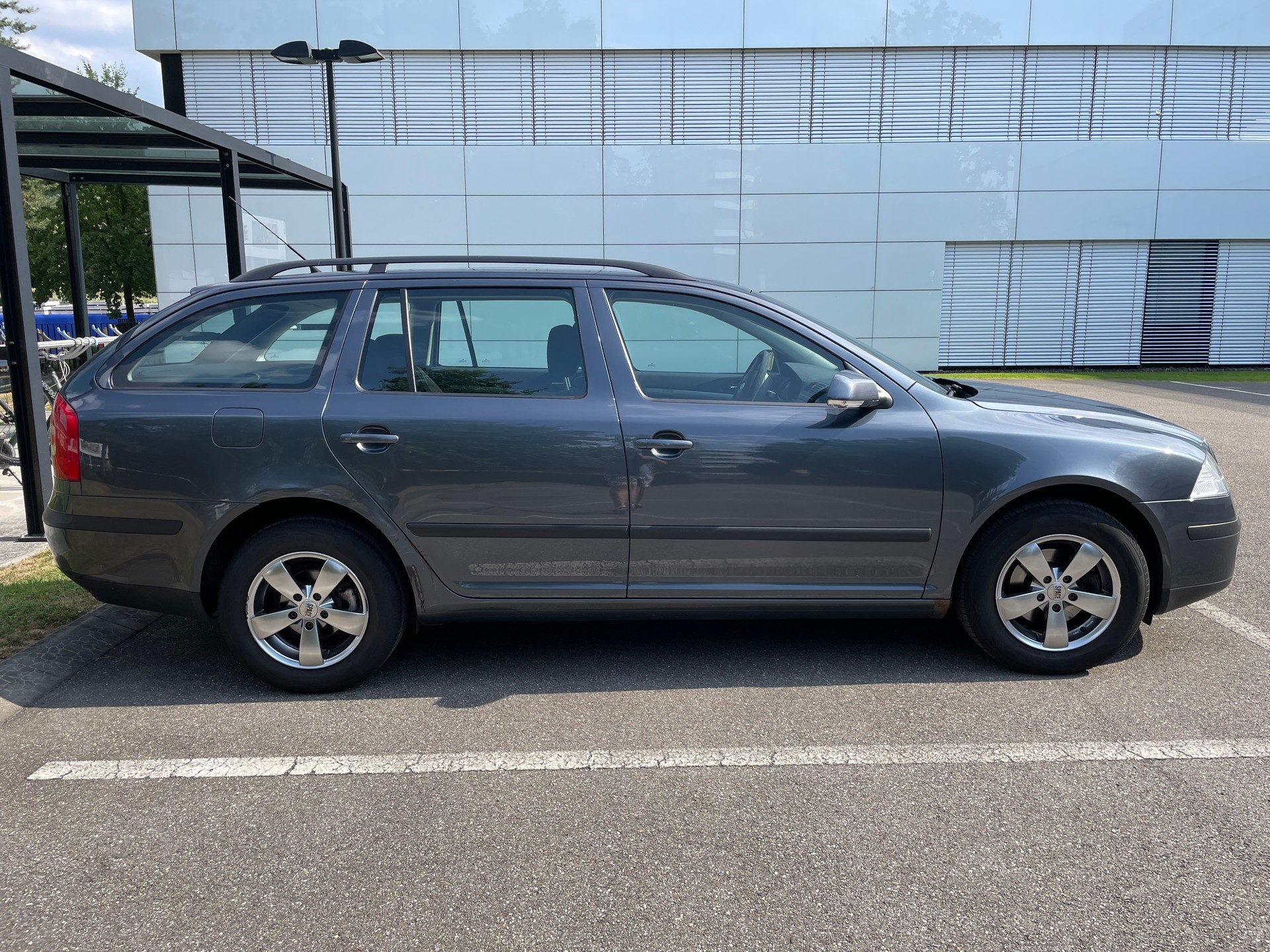 SKODA 1.9 TDI 105 Adventure 4x4-image-2