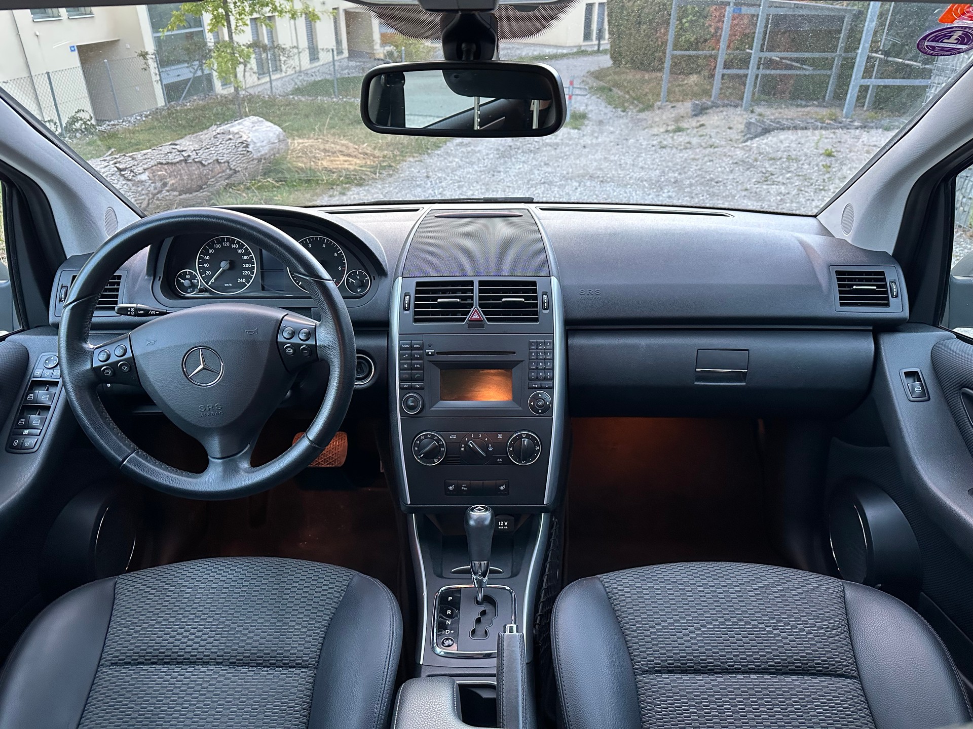 MERCEDES-BENZ A 180 Style Autotronic-image-1