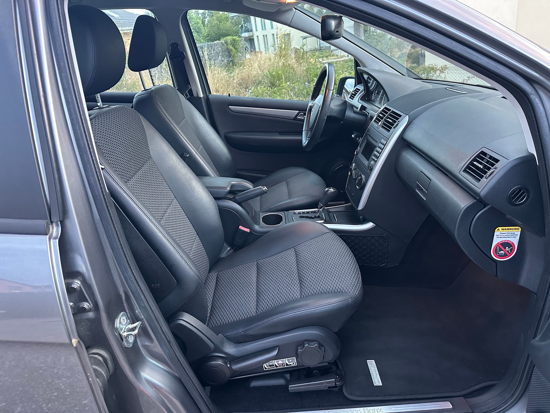 MERCEDES-BENZ A 180 Style Autotronic-image-2