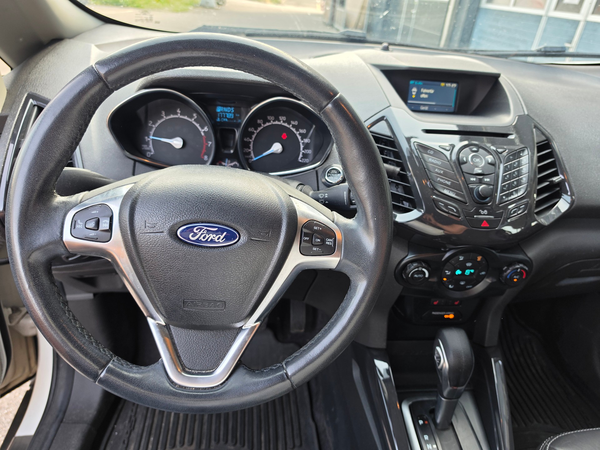 FORD EcoSport 1.5 Titanium PowerShift-image-10