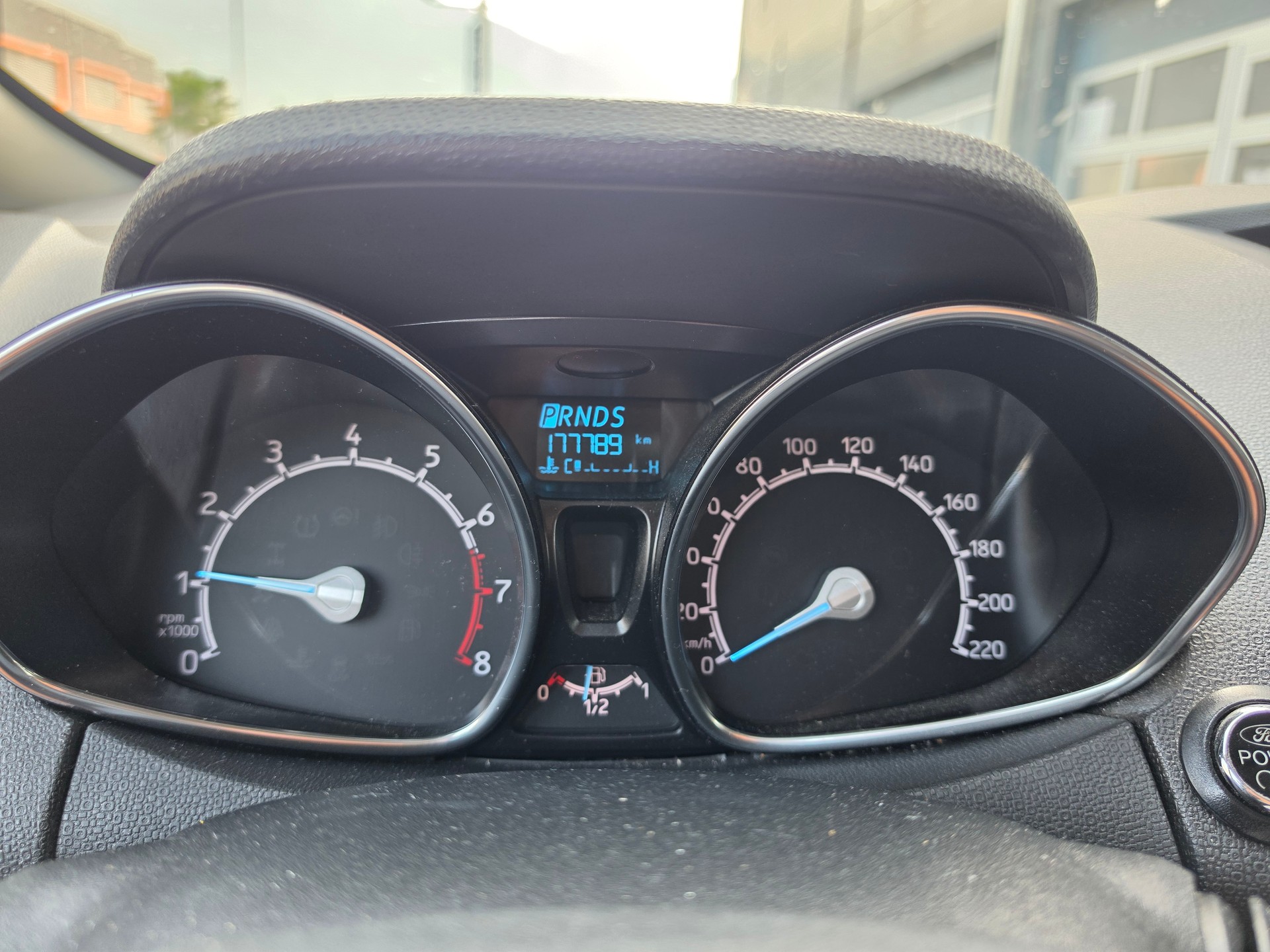 FORD EcoSport 1.5 Titanium PowerShift-image-9