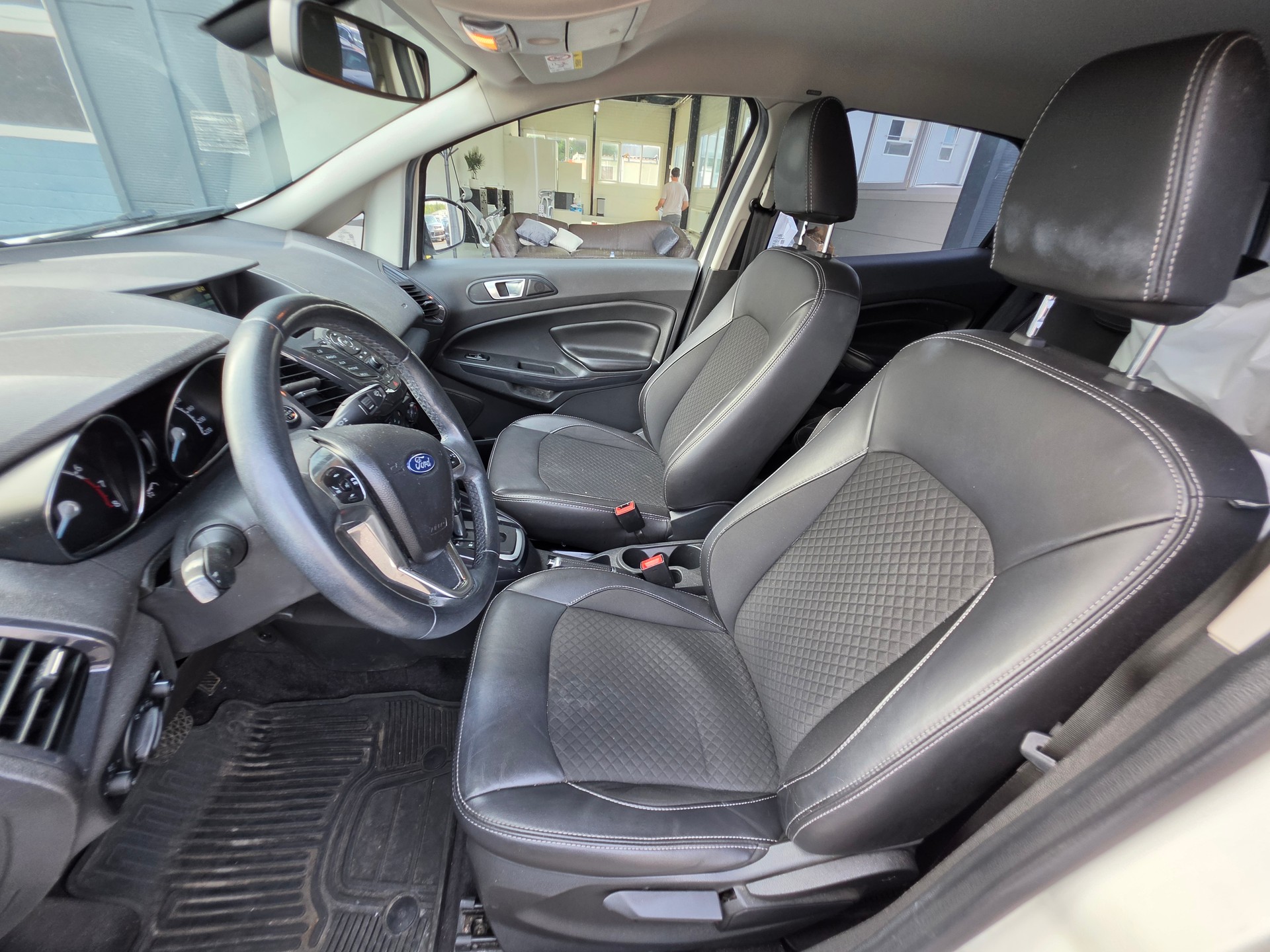 FORD EcoSport 1.5 Titanium PowerShift-image-8