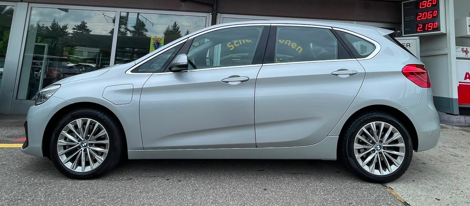 BMW 225xe iPerformance Active Tourer Steptronic | HUD | LED | Leder Dakota | Kamera | Memory | Navi PLUS-image-0