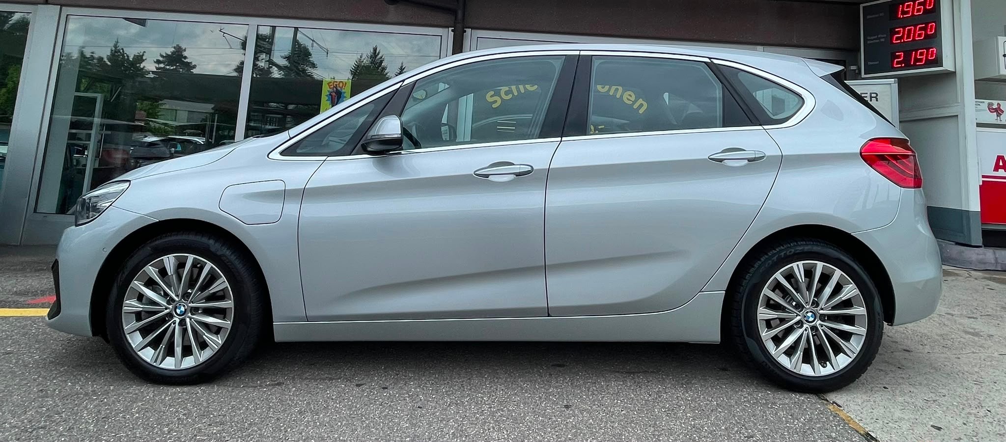 BMW 225xe iPerformance Active Tourer Steptronic | HUD | LED | Leder Dakota | Kamera | Memory | Navi PLUS — slika 1