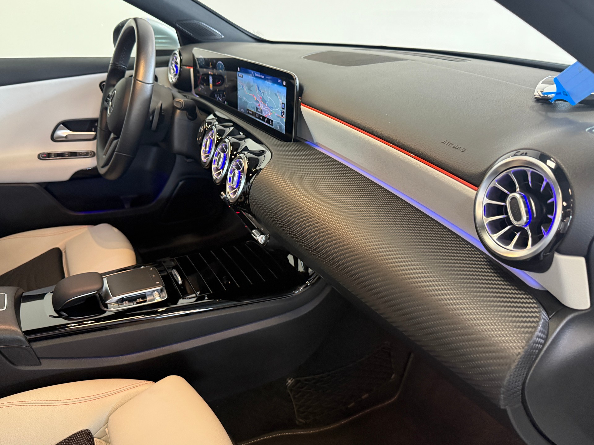 MERCEDES-BENZ A 200 Style 7G-DCT-image-11