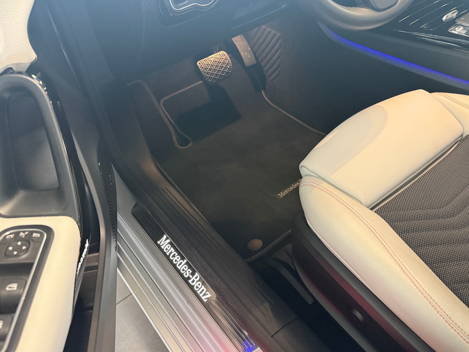 MERCEDES-BENZ A 200 Style 7G-DCT-image-16