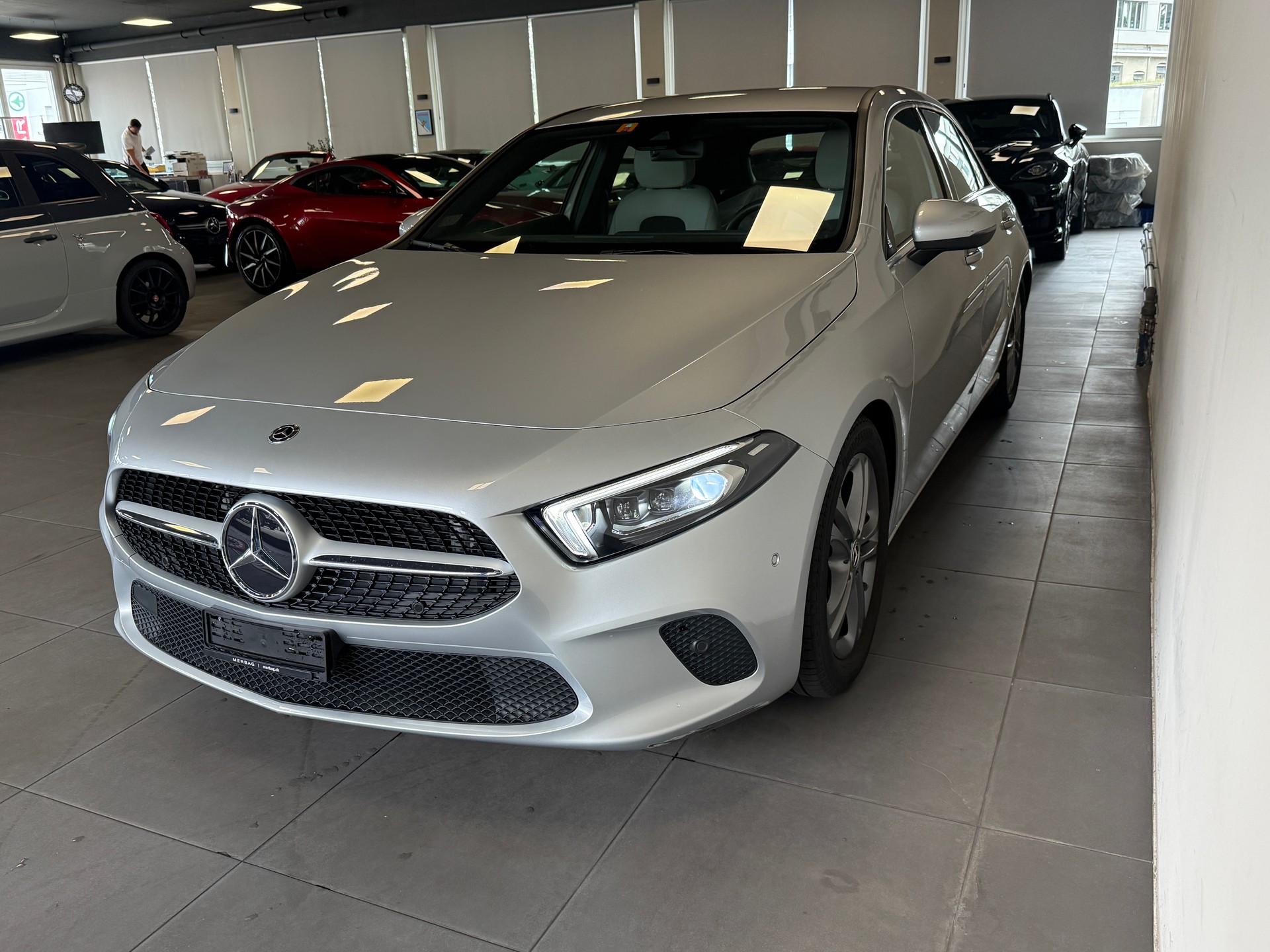 MERCEDES-BENZ A 200 Style 7G-DCT-showroom-element-1