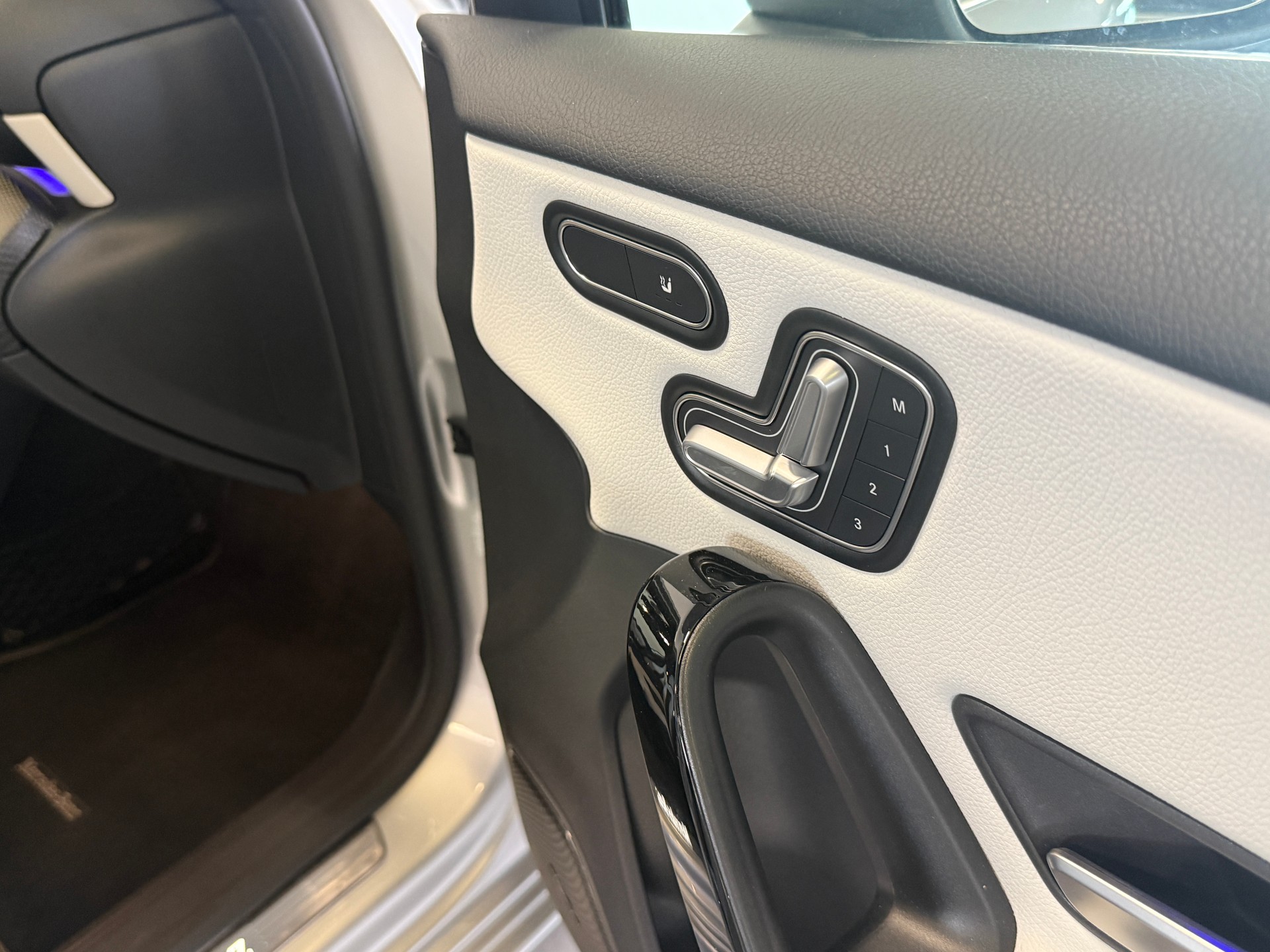 MERCEDES-BENZ A 200 Style 7G-DCT-image-9