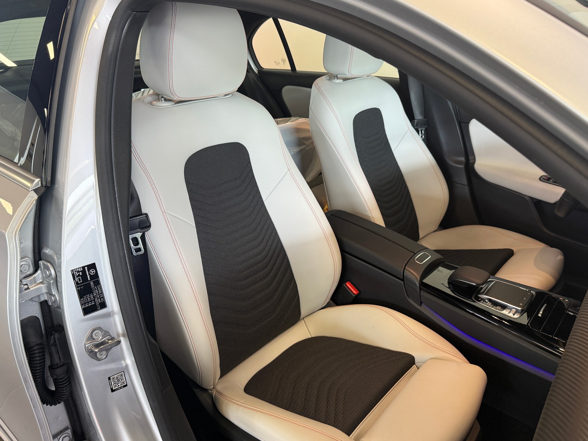 MERCEDES-BENZ A 200 Style 7G-DCT-image-7