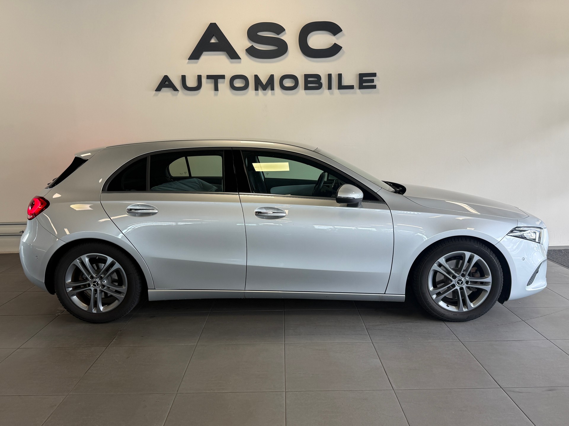 MERCEDES-BENZ A 200 Style 7G-DCT-showroom-element-3