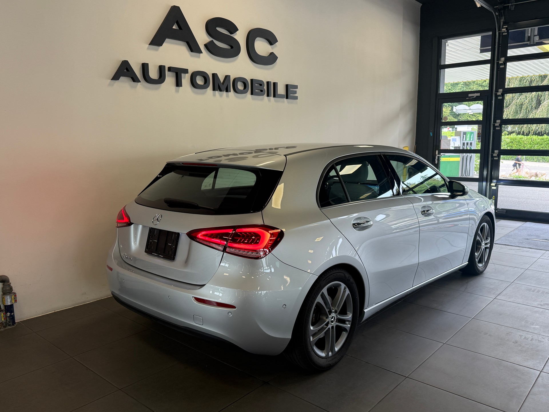 MERCEDES-BENZ A 200 Style 7G-DCT-image-4