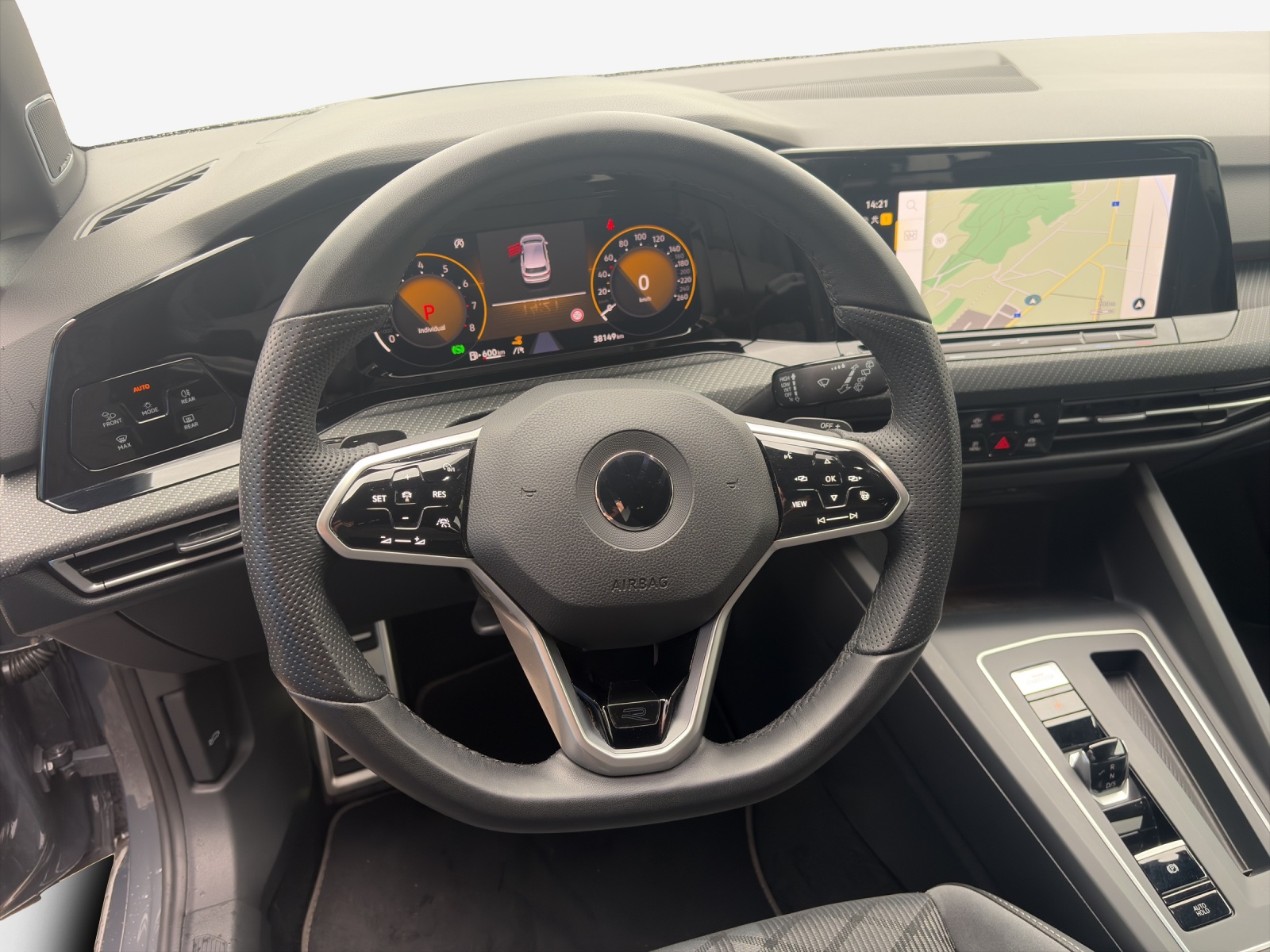VW Golf 1.5 eTSI mHEV ACT R-Line DSG-image-9