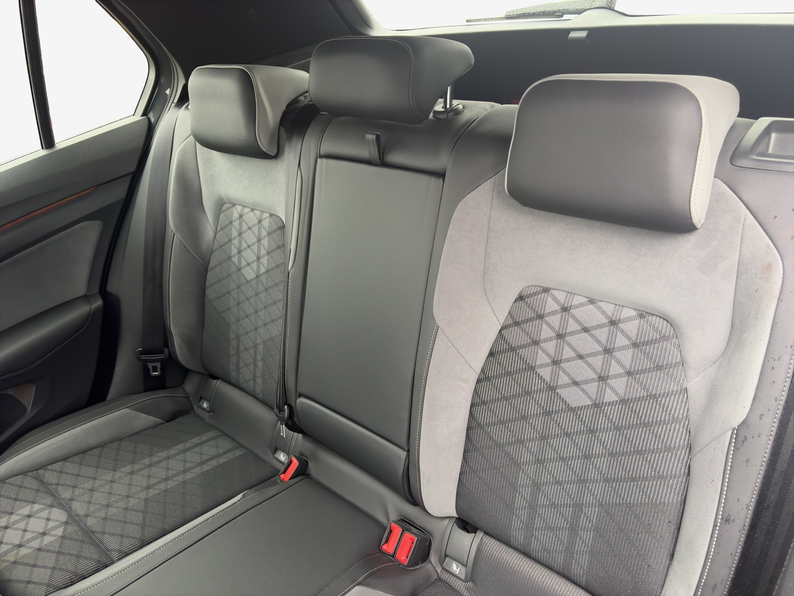 VW Golf 1.5 eTSI mHEV ACT R-Line DSG-image-11