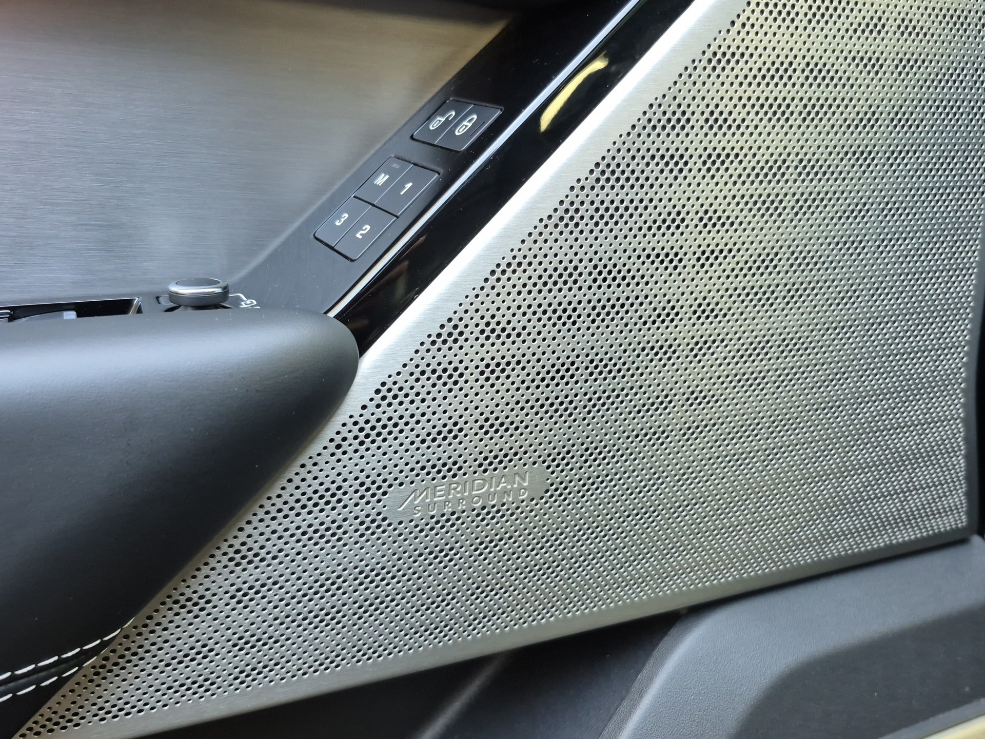LAND ROVER Range Rover Velar R-Dynamic P 380 HSE Automatic *Massagesitze/Sitzlüftung/Panodach*-image-11