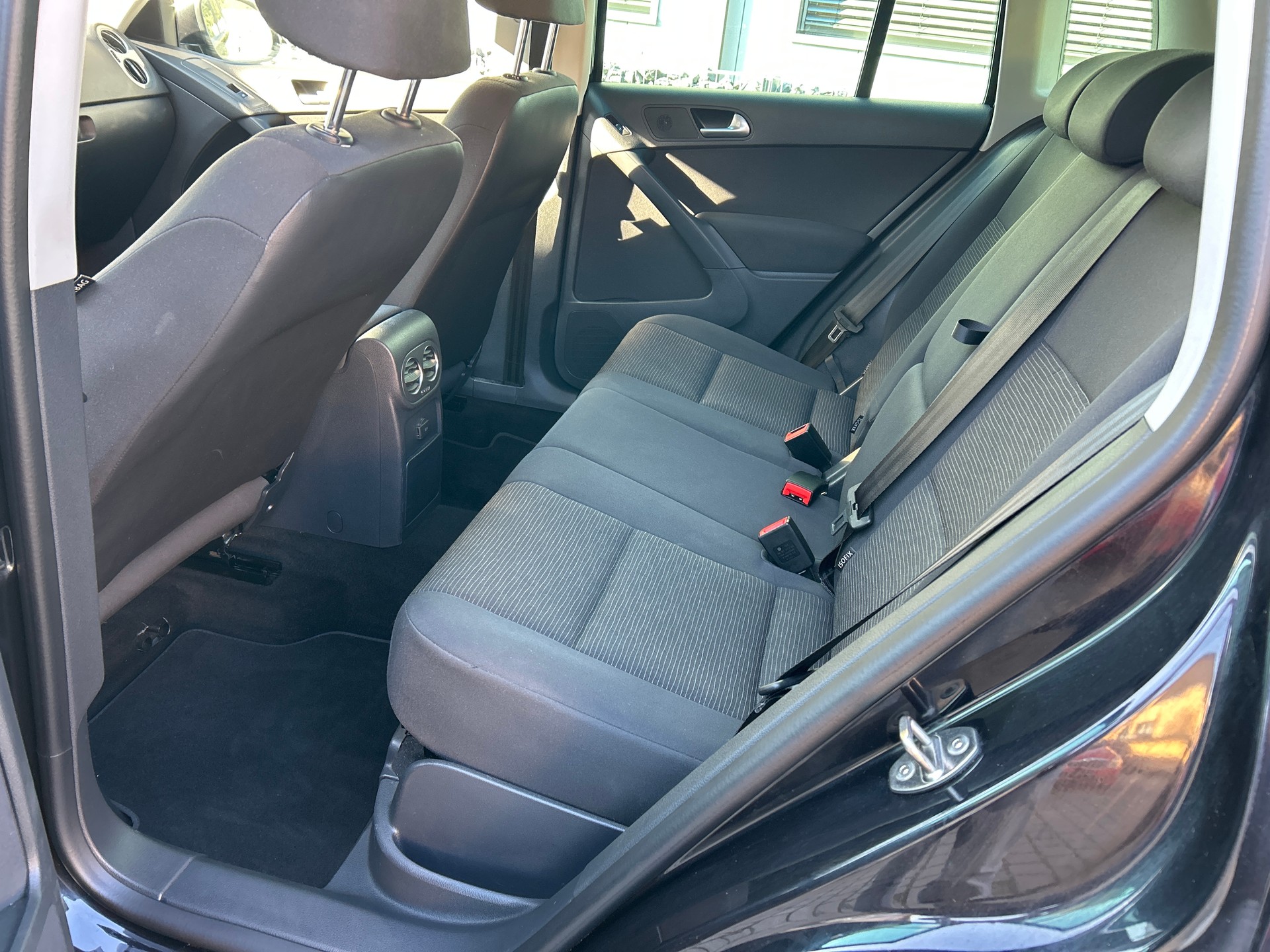 VW Tiguan 2.0 TDI BlueMotion Sport&Style 4Motion DSG-image-8