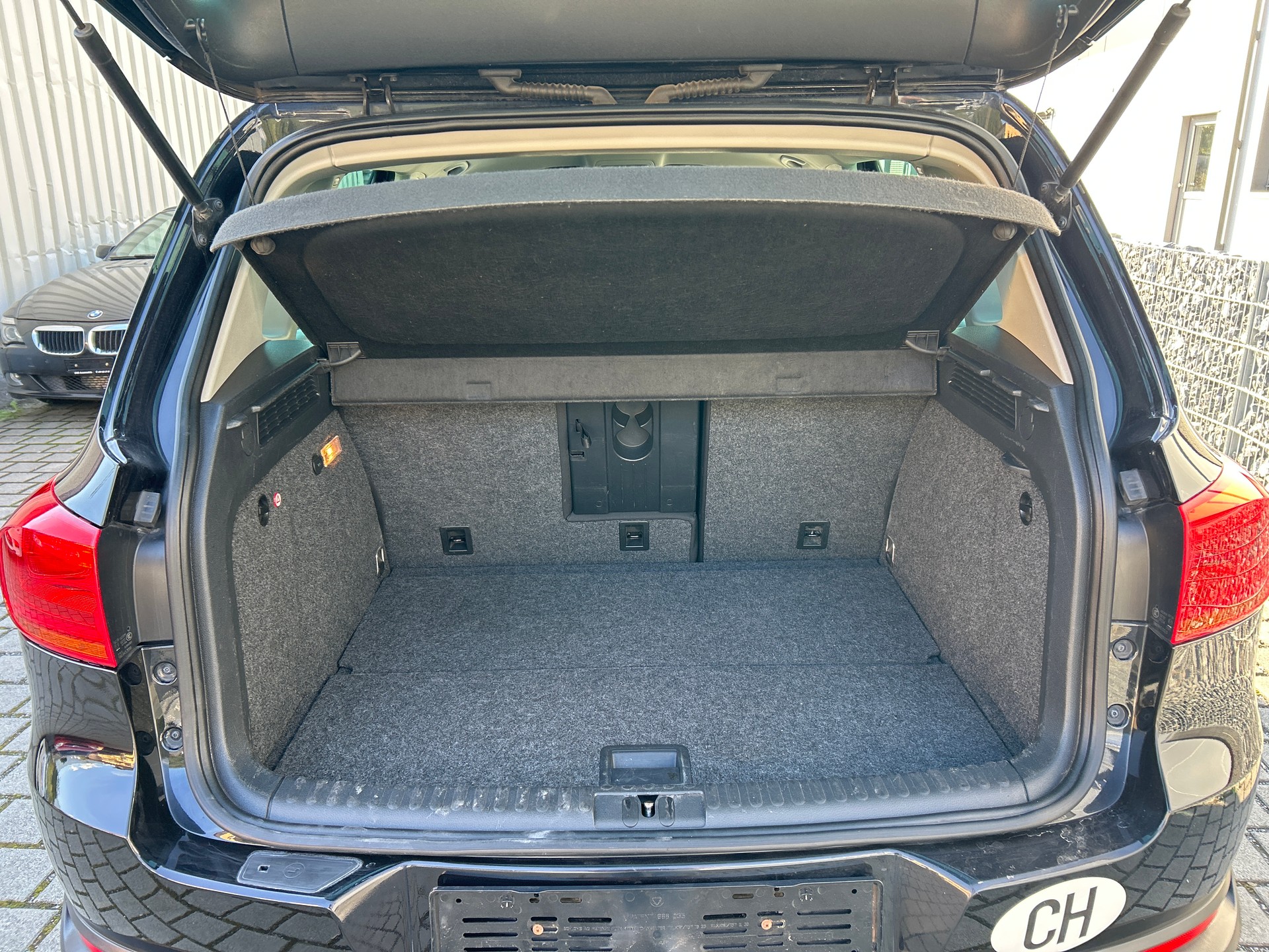 VW Tiguan 2.0 TDI BlueMotion Sport&Style 4Motion DSG-image-6