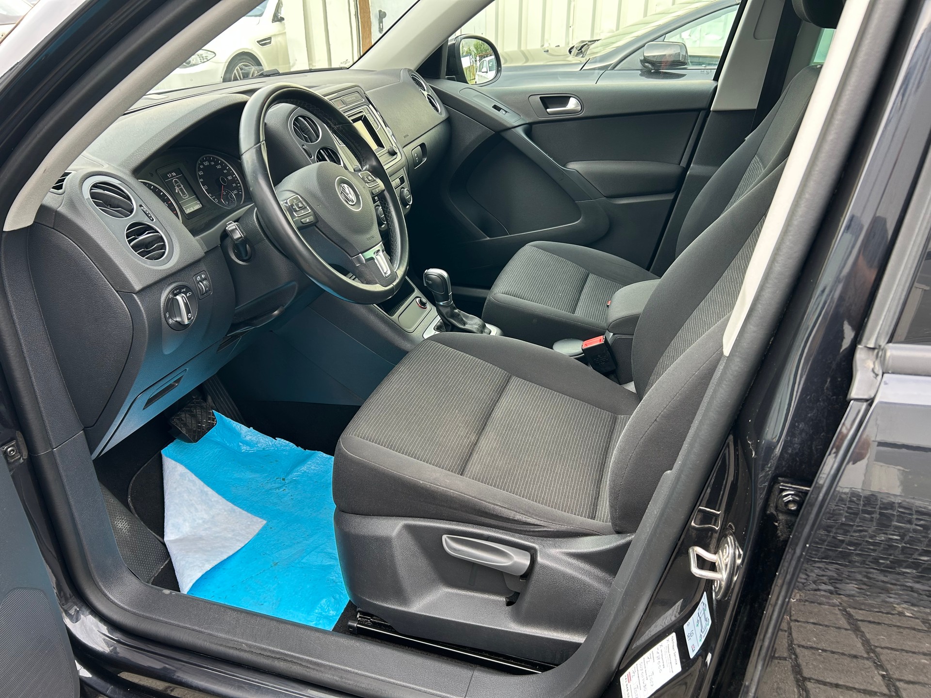 VW Tiguan 2.0 TDI BlueMotion Sport&Style 4Motion DSG-image-9