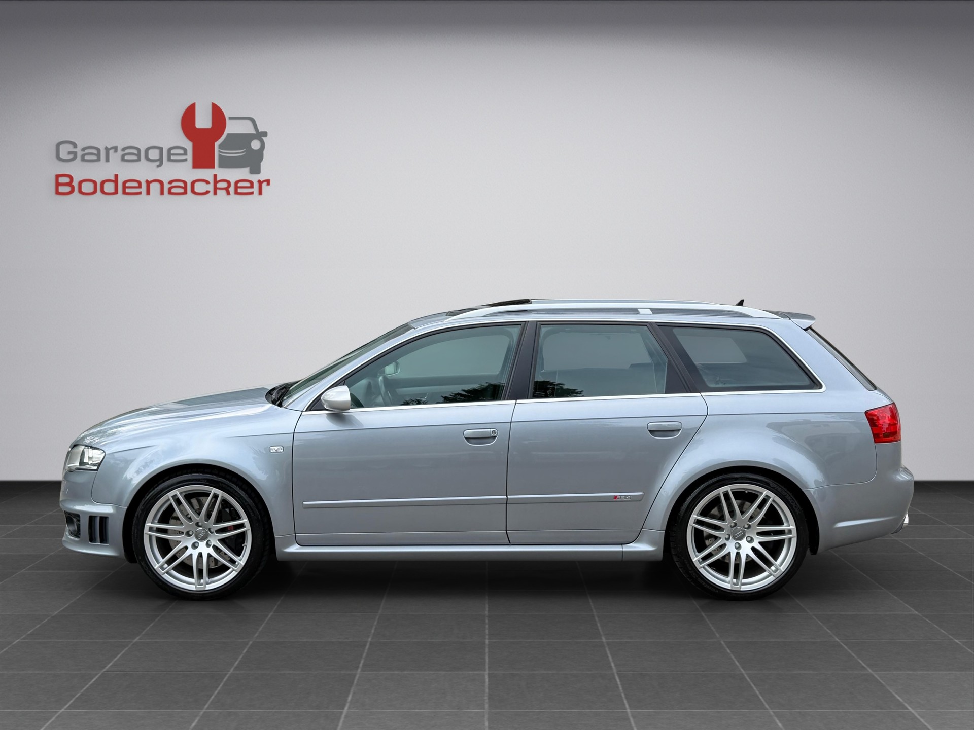 AUDI RS4 Avant 4.2 V8 quattro B7-showroom-element-3