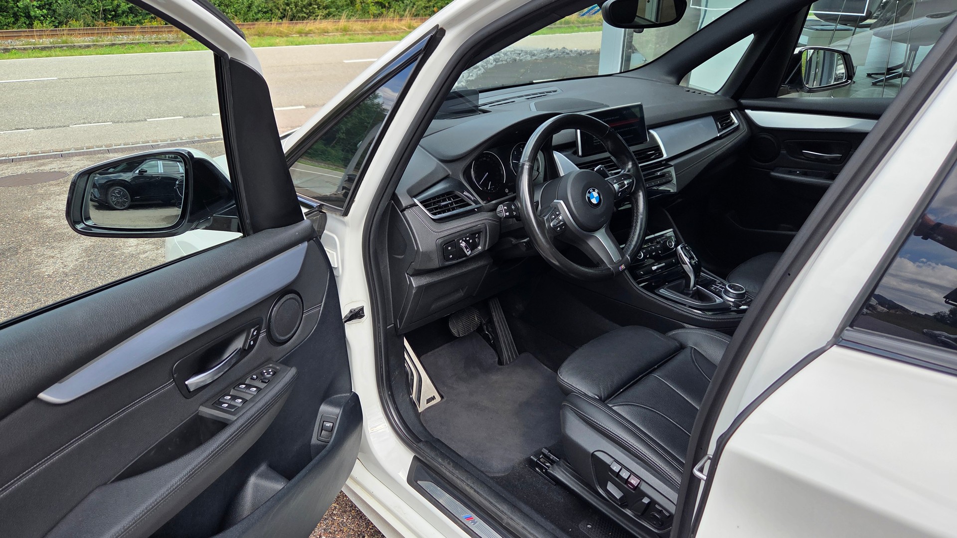 BMW 220 Xdrive Active Tourer Steptronic M Sport-image-11