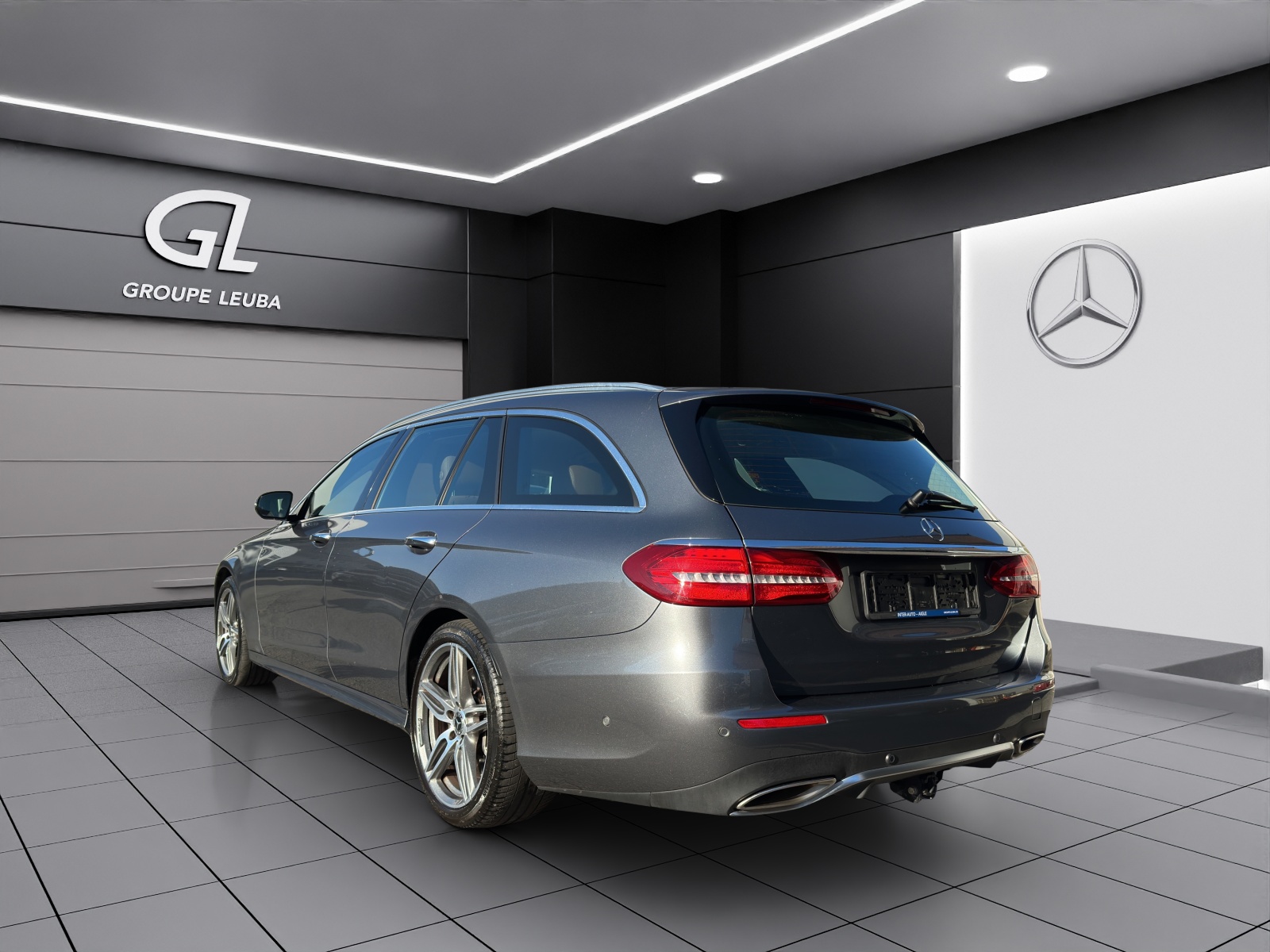 MERCEDES-BENZ E 400 AMG Line 4 Matic-showroom-element-3