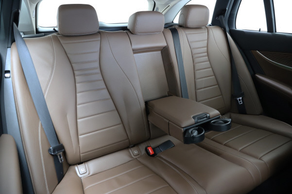 MERCEDES-BENZ E 400 AMG Line 4 Matic-image-9