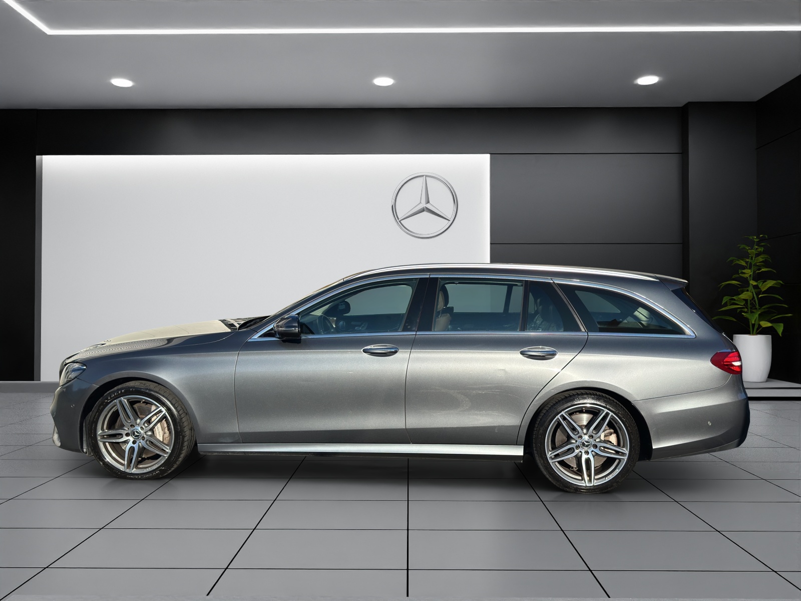 MERCEDES-BENZ E 400 AMG Line 4 Matic-showroom-element-2