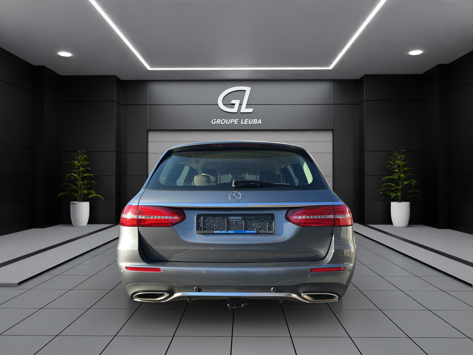 MERCEDES-BENZ E 400 AMG Line 4 Matic-image-4