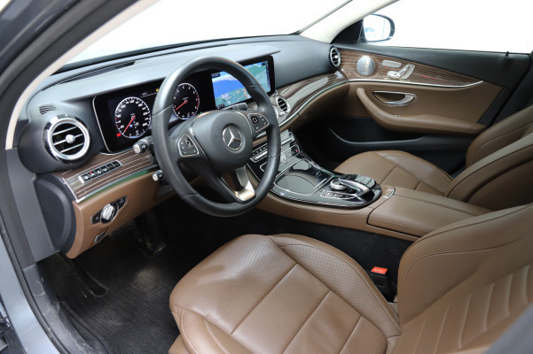 MERCEDES-BENZ E 400 AMG Line 4 Matic-image-6