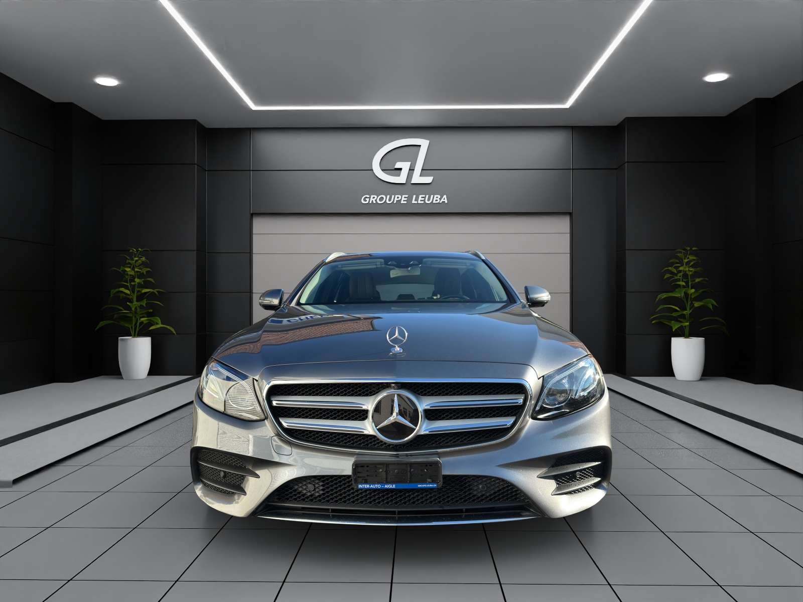 MERCEDES-BENZ E 400 AMG Line 4 Matic-showroom-element-1