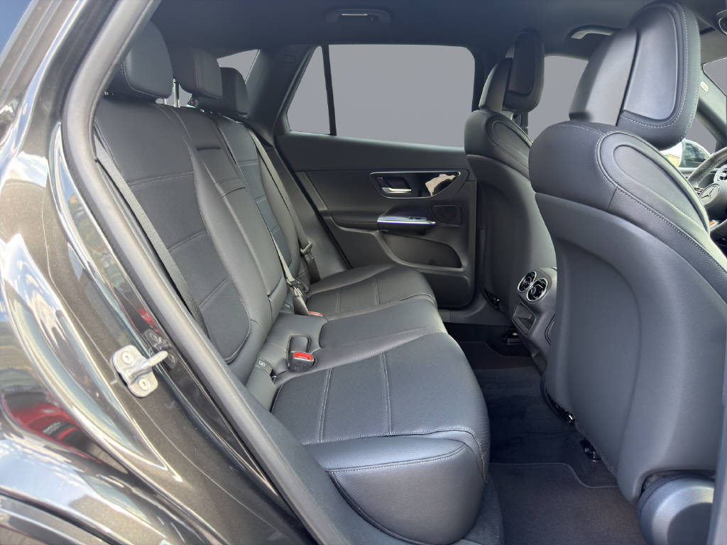MERCEDES-BENZ GLC 300 AMG Line 4matic-image-13