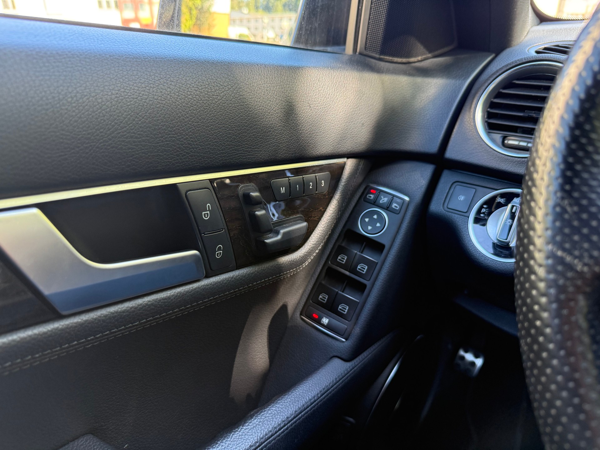 MERCEDES-BENZ C 300 CDI Elégance 4Matic 7G-Tronic-image-25