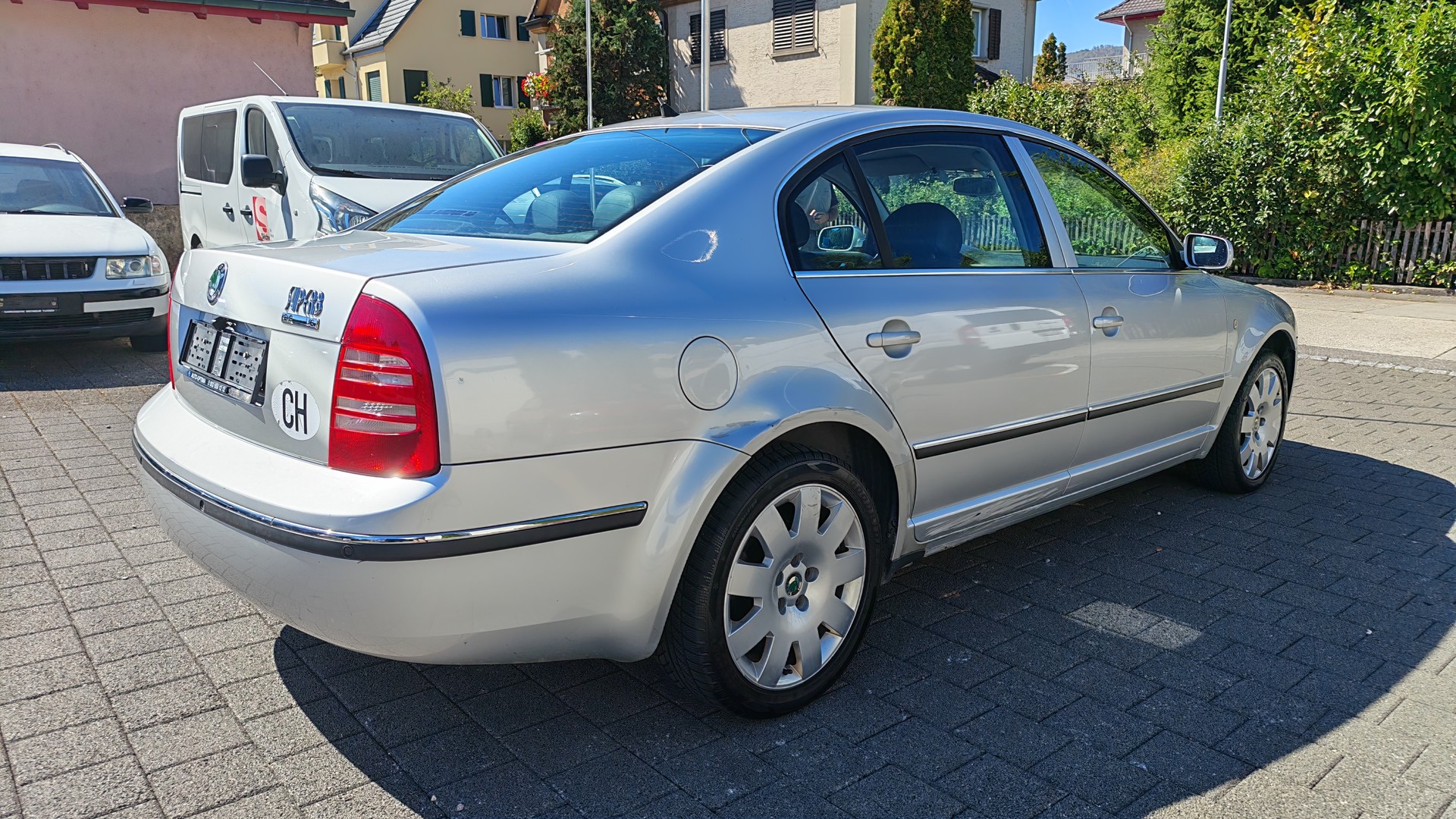 SKODA Superb 2.8 V6 Elegance-image-2