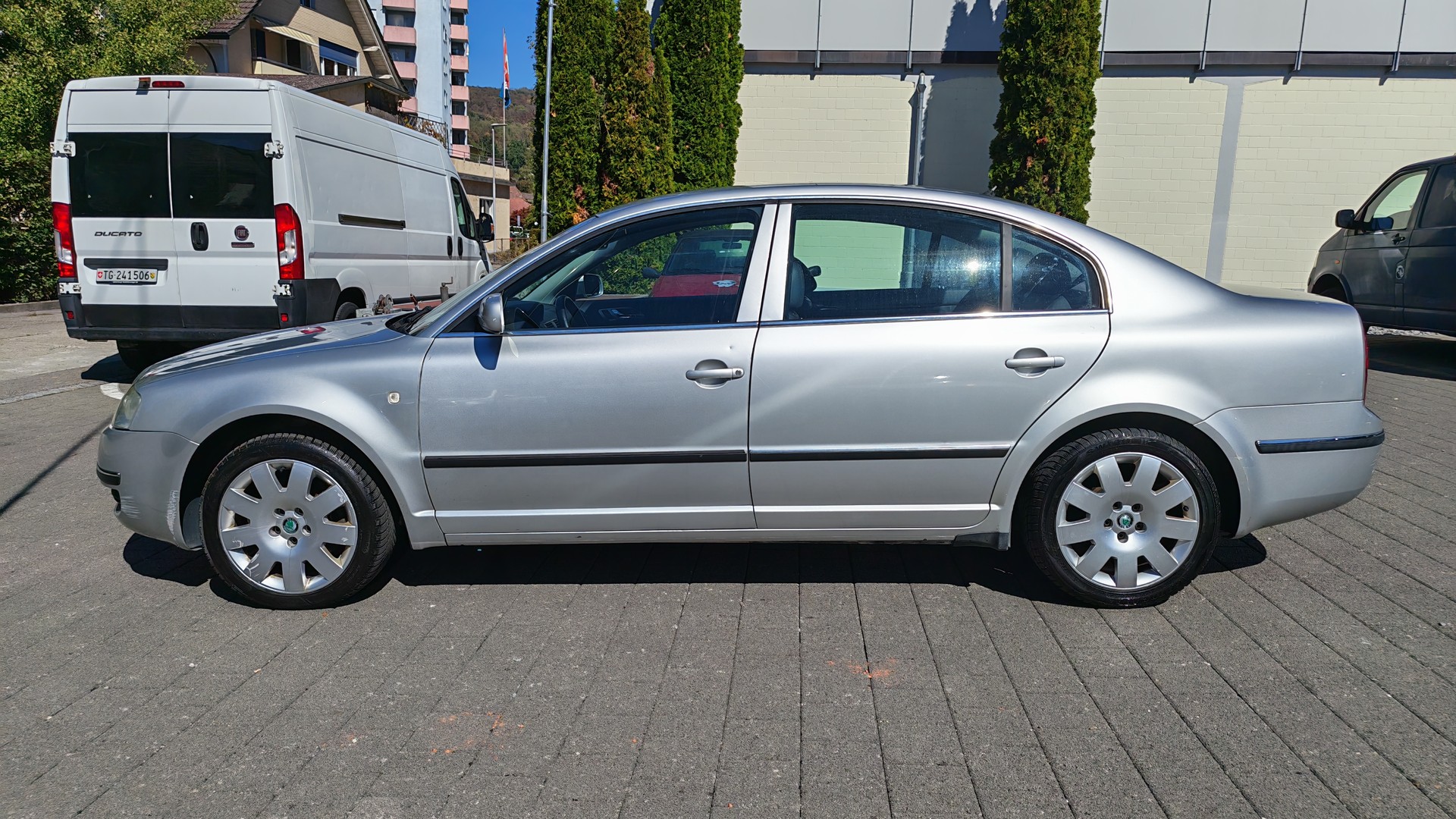 SKODA Superb 2.8 V6 Elegance-image-4