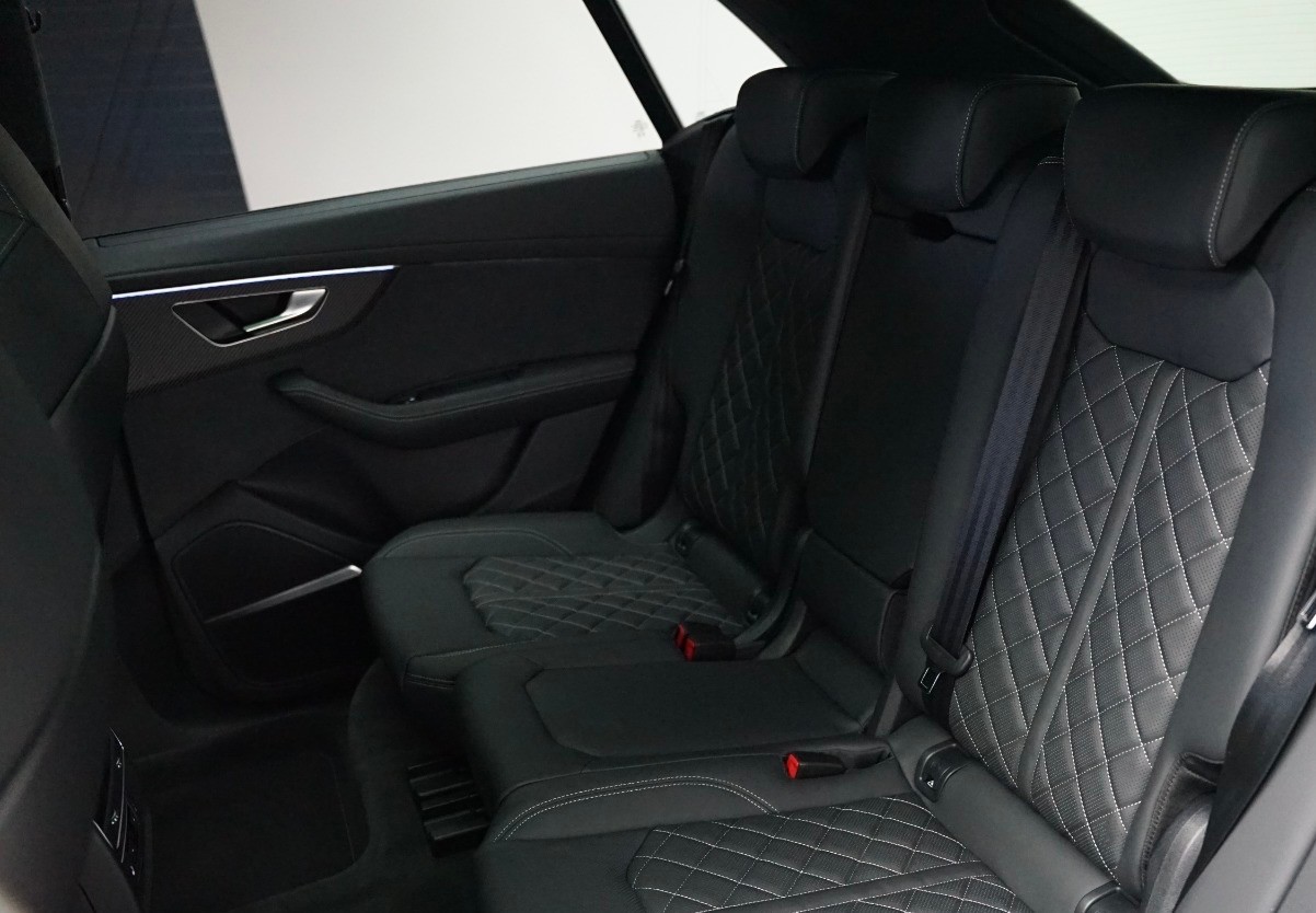 AUDI Q8 SUV TFSI e quattro 360 kW tiptronic-image-15