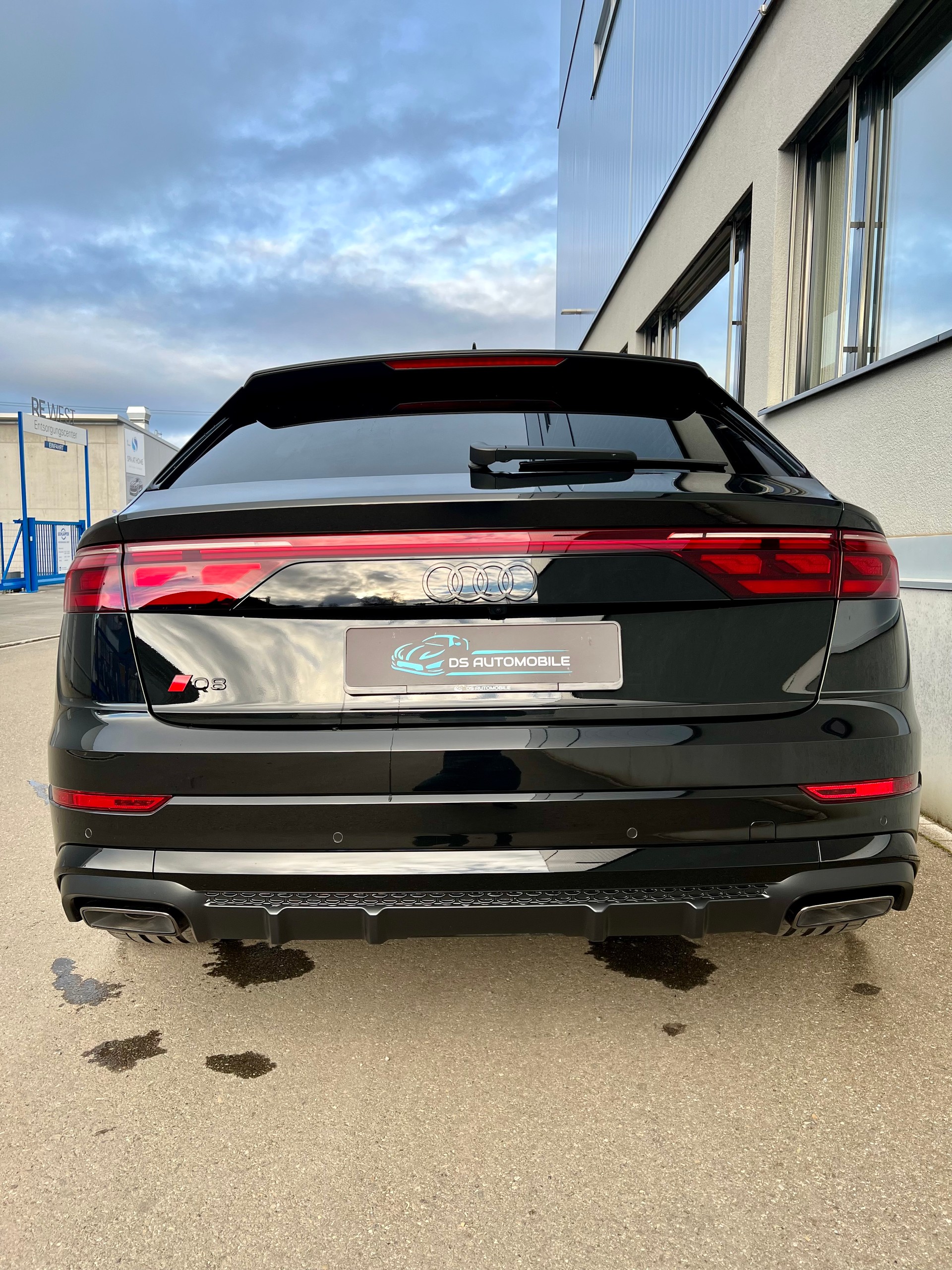 AUDI Q8 SUV TFSI e quattro 360 kW tiptronic-image-3