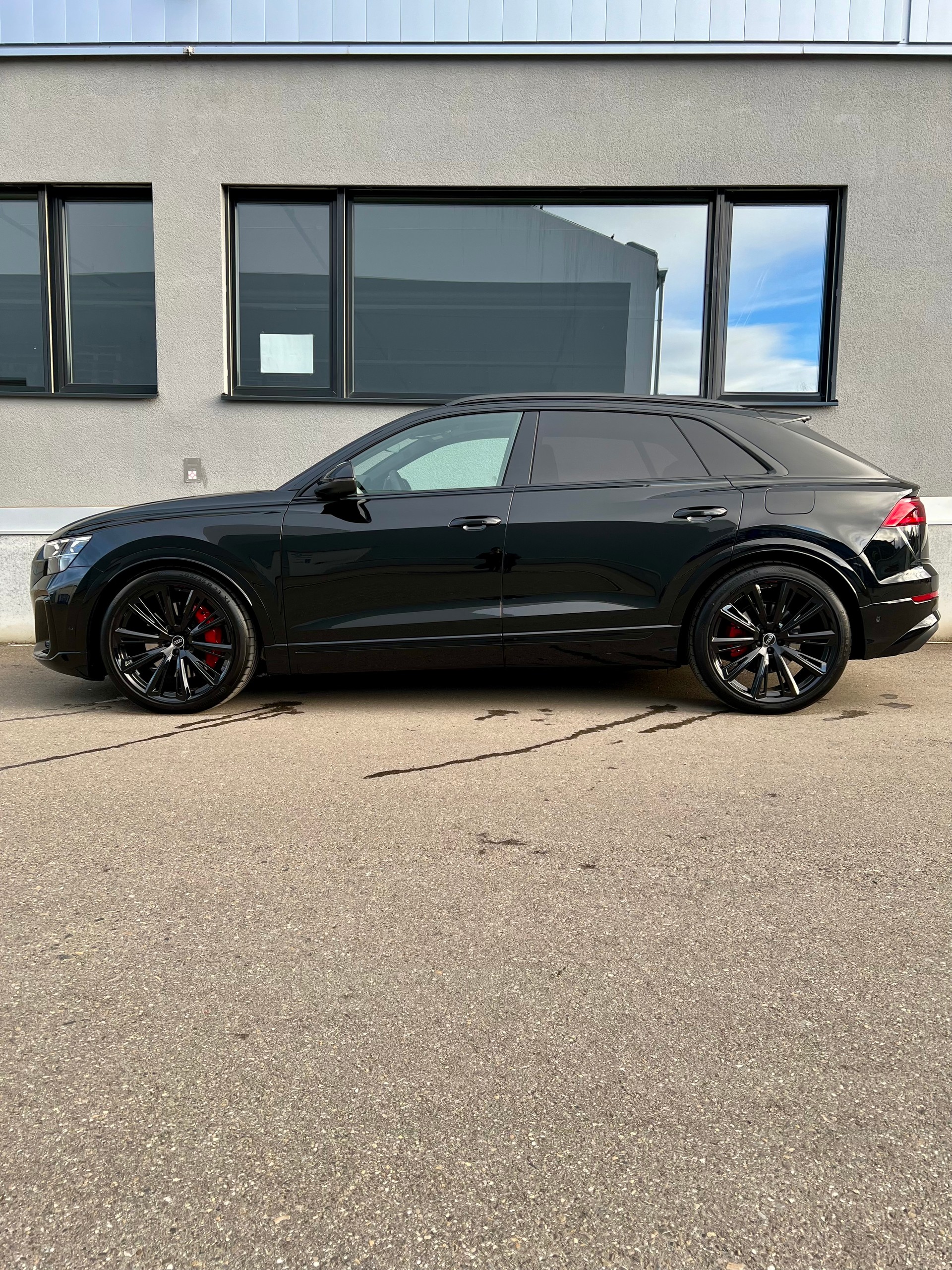 AUDI Q8 SUV TFSI e quattro 360 kW tiptronic-image-1