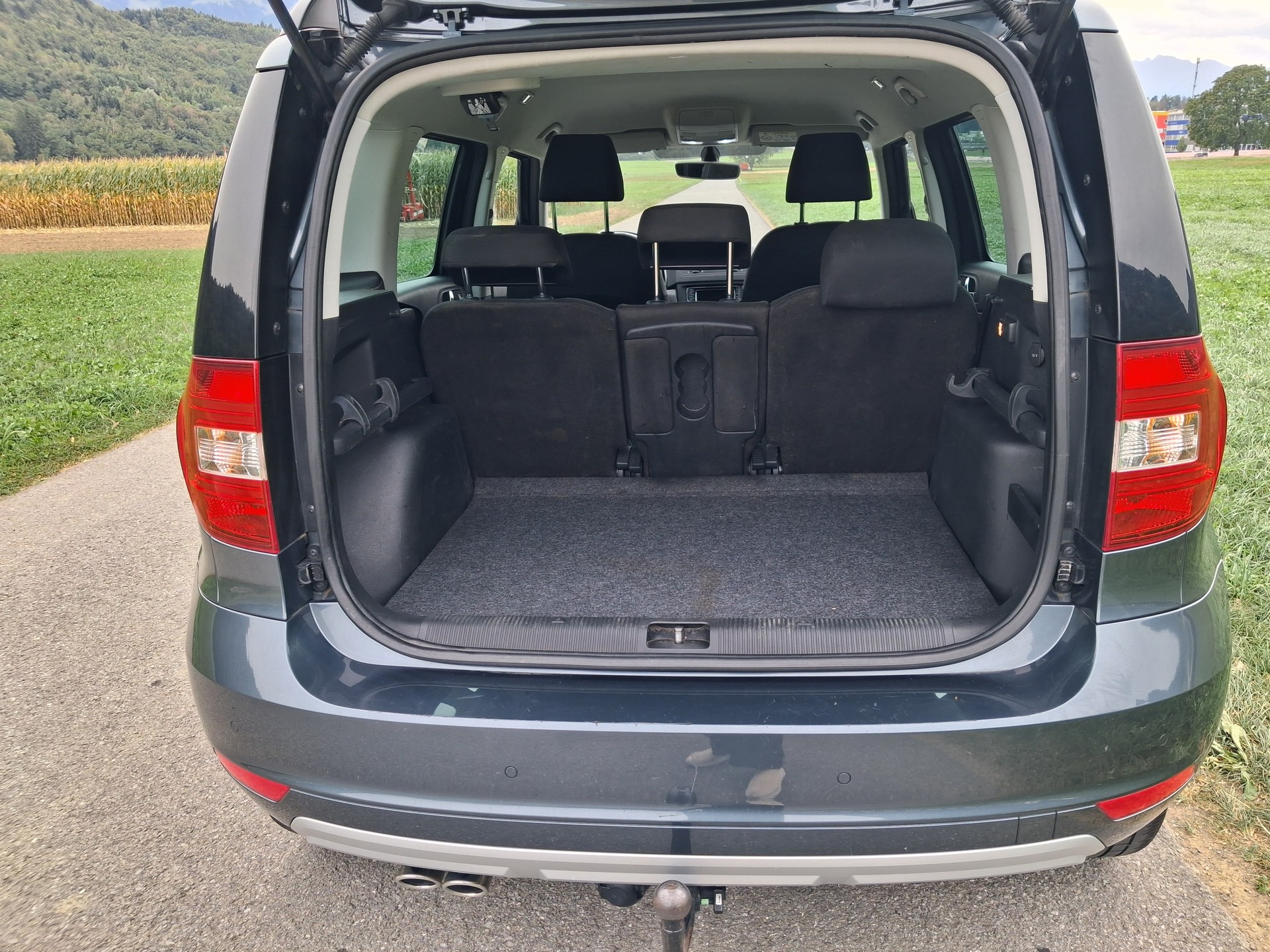 SKODA Yeti 2.0 TDI Outdoor Swiss Line 25 4x4 DSG-image-11