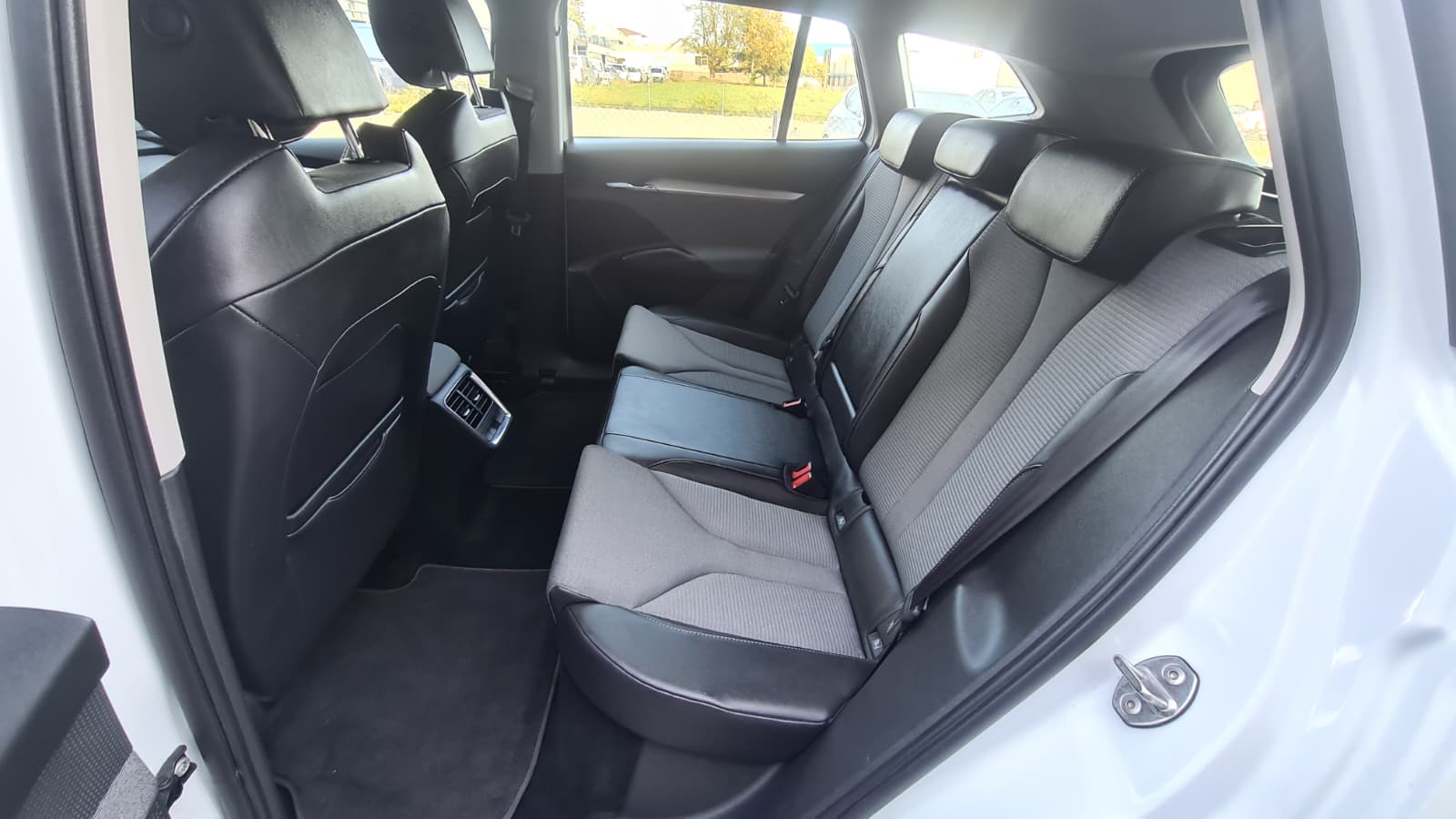 SKODA Enyaq iV 80 ** 204 PS ** Teil-Leder ** Gr-Navi ** RF-Kamera ** Virtual Cockpit ** Neues Modell 2023 **-image-18