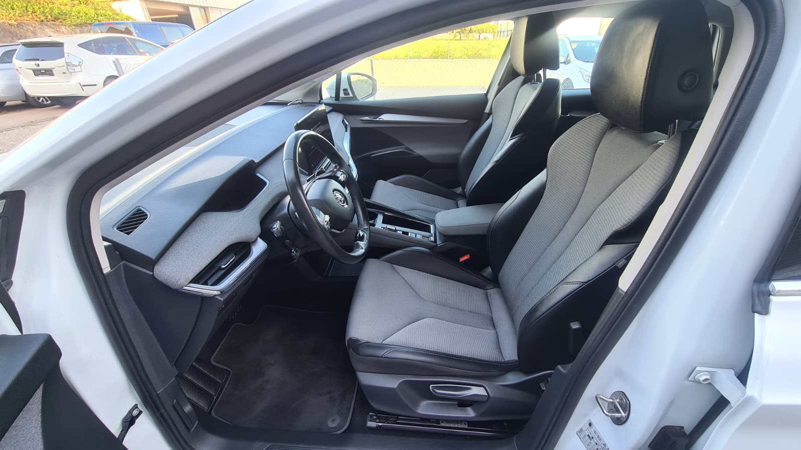 SKODA Enyaq iV 80 ** 204 PS ** Teil-Leder ** Gr-Navi ** RF-Kamera ** Virtual Cockpit ** Neues Modell 2023 **-image-17