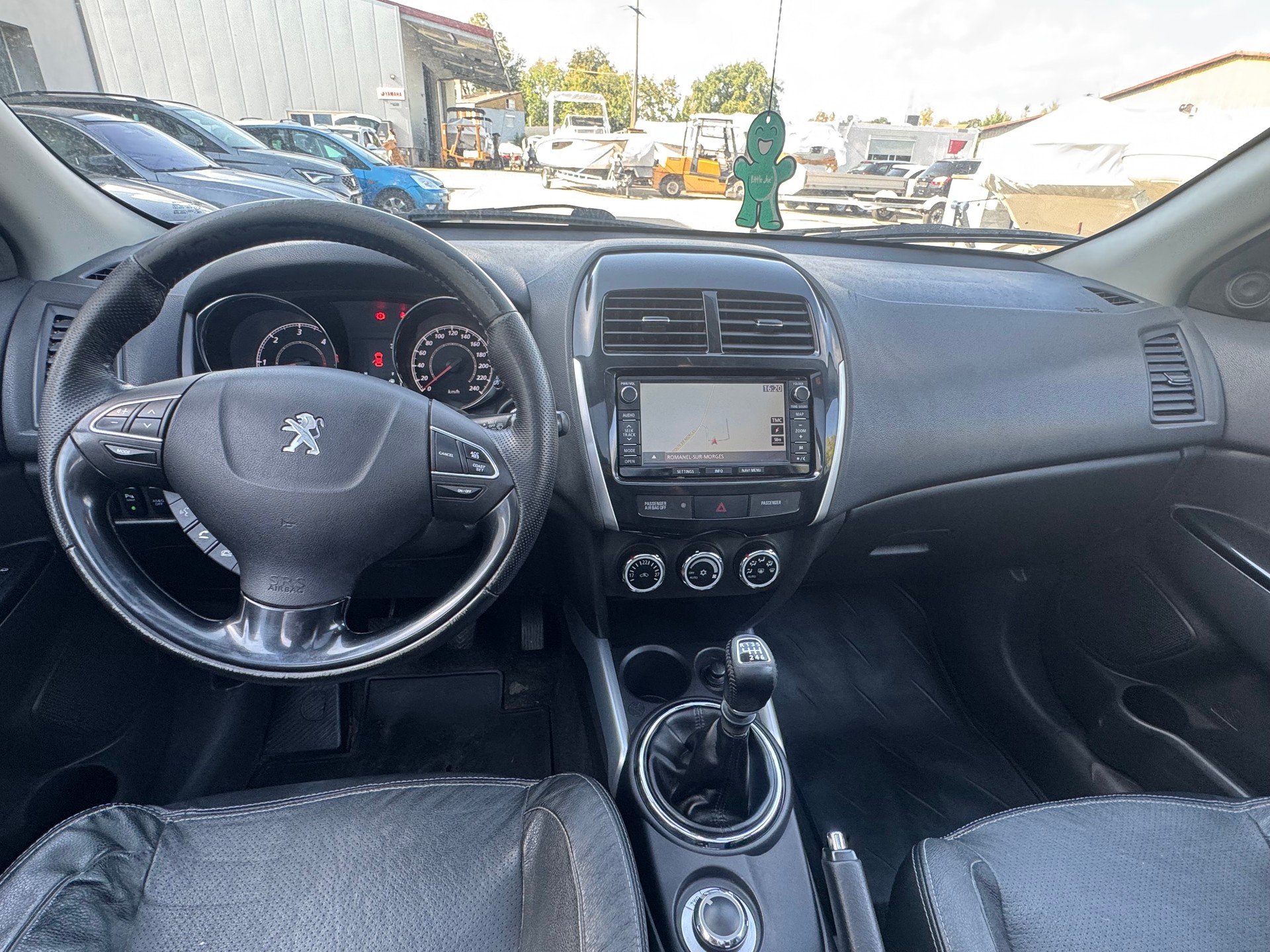 PEUGEOT 4008 1.8 HDi Allure 4WD-image-6