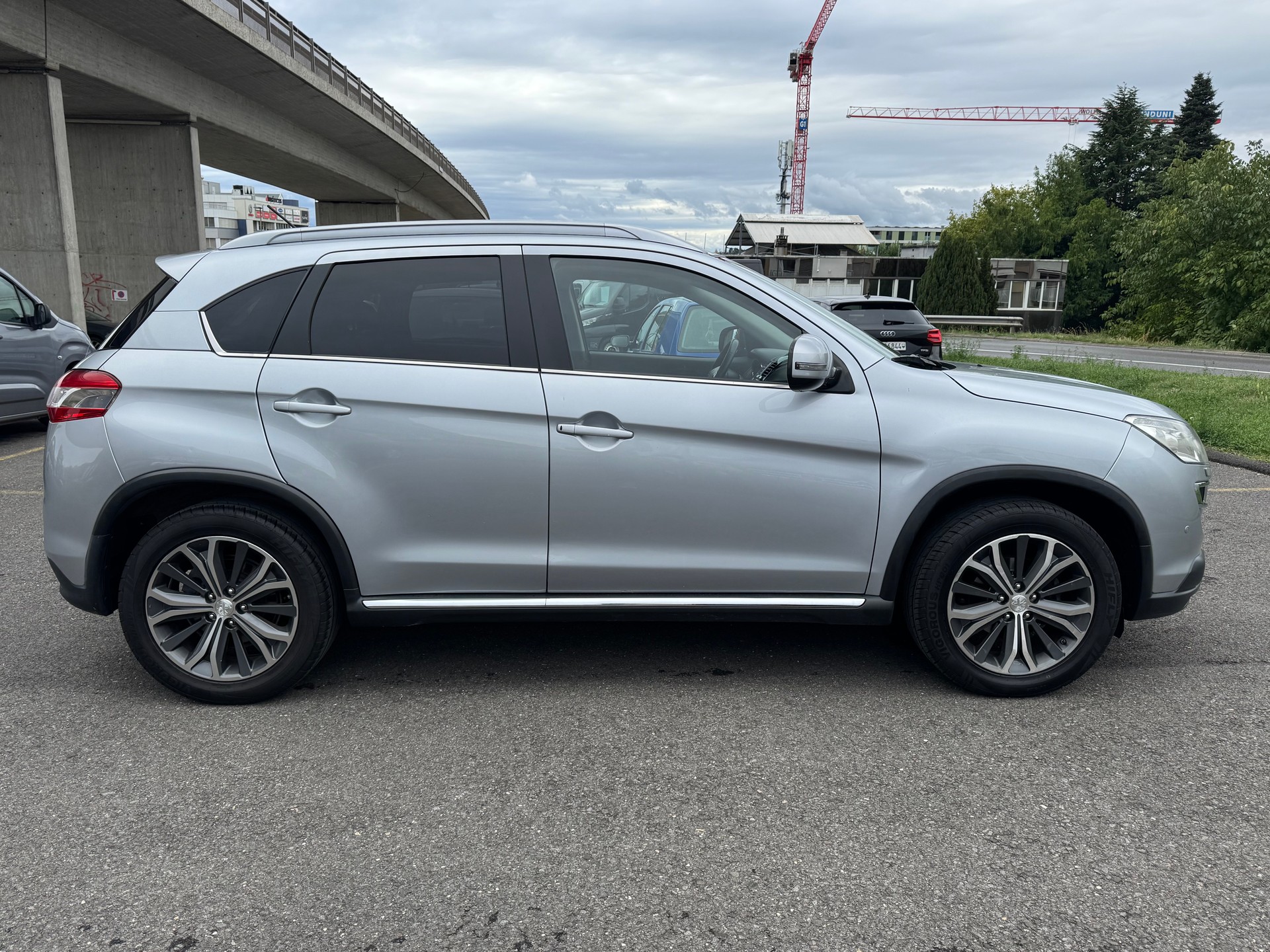 PEUGEOT 4008 1.8 HDi Allure 4WD-image-6