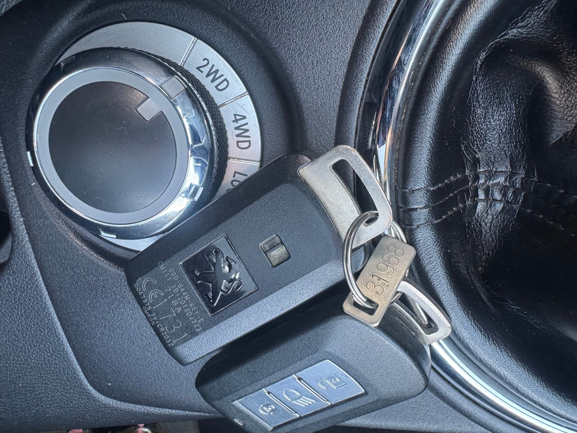 PEUGEOT 4008 1.8 HDi Allure 4WD-image-12