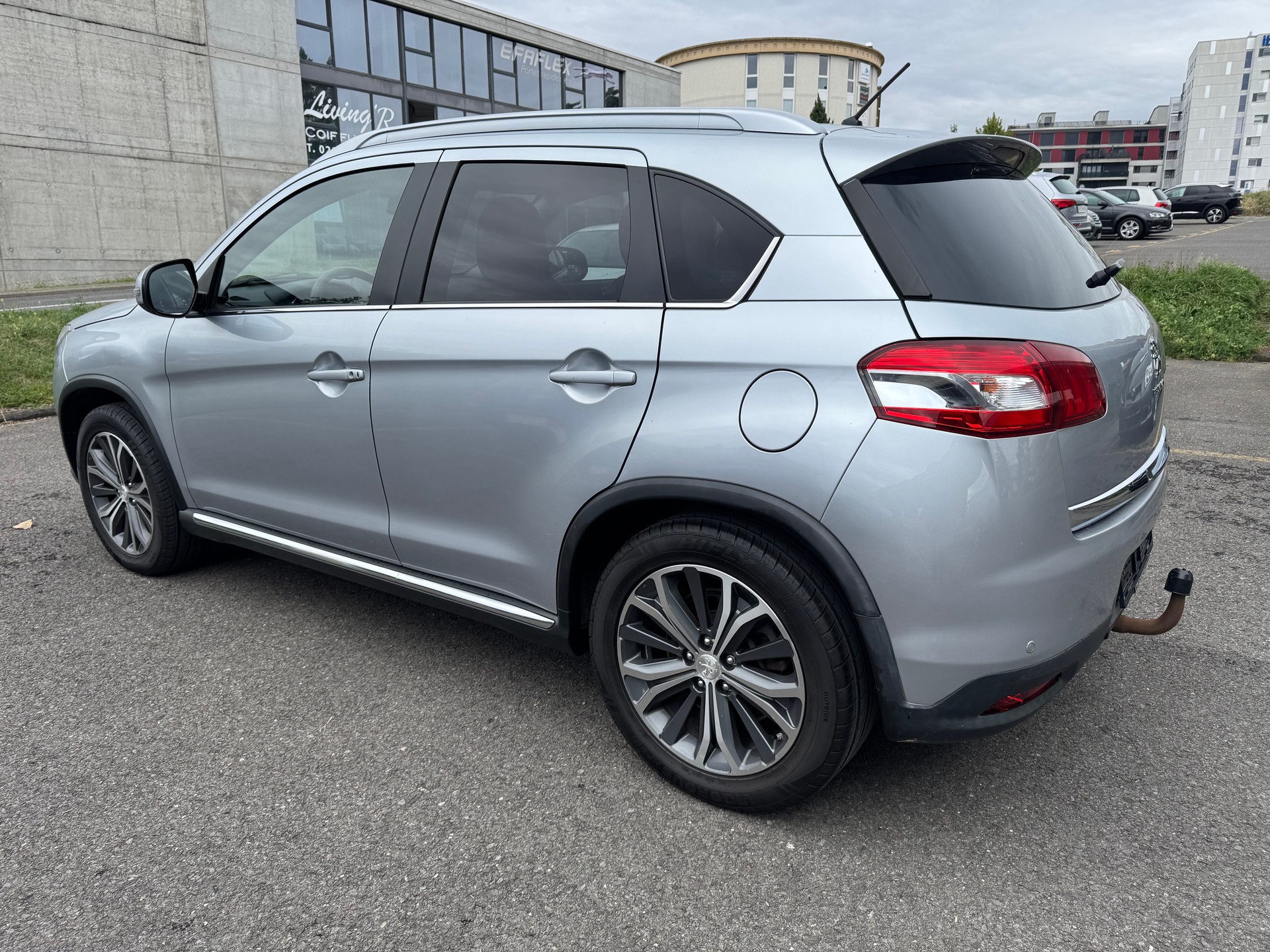 PEUGEOT 4008 1.8 HDi Allure 4WD-image-2