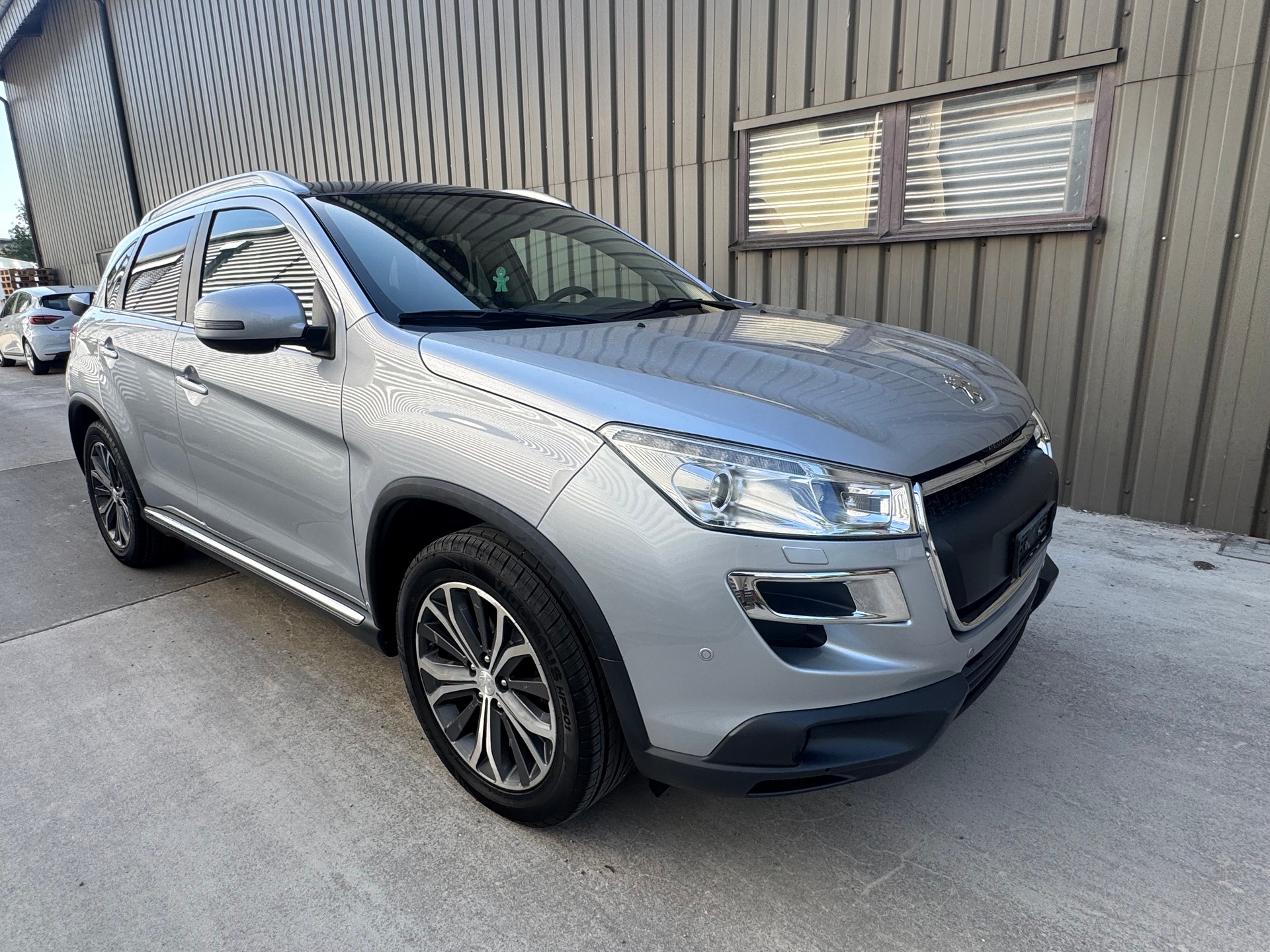 PEUGEOT 4008 1.8 HDi Allure 4WD-image-0