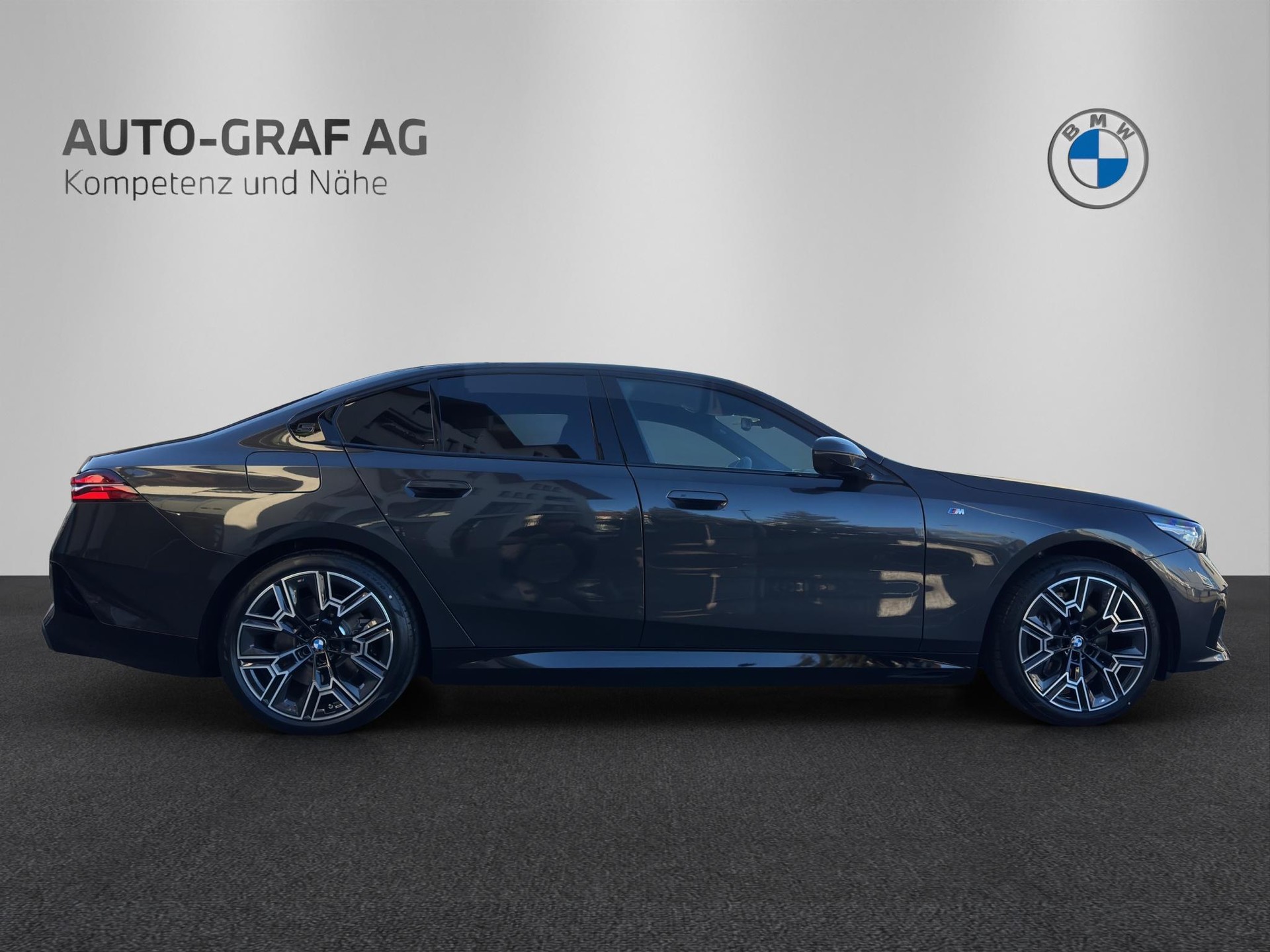 BMW i5 G60 xDrive40 M Sport Edition-image-5