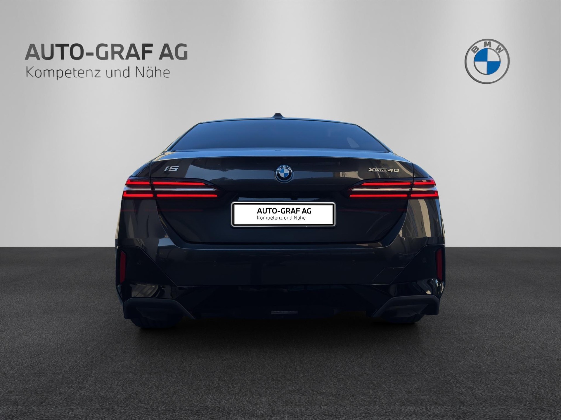 BMW i5 G60 xDrive40 M Sport Edition-showroom-element-3